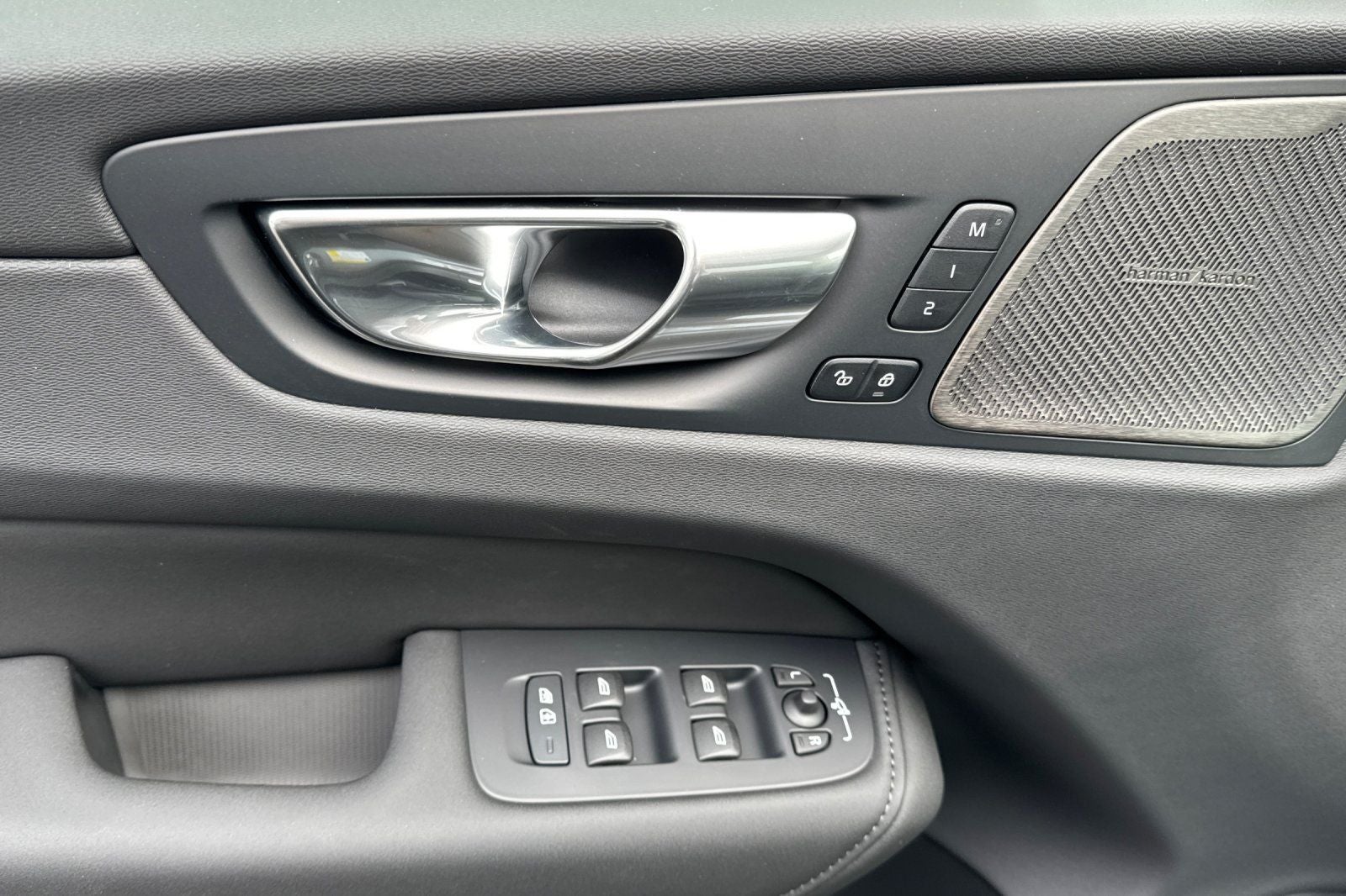 2026 Volvo XC60 Plug-In Hybrid T8 Plus