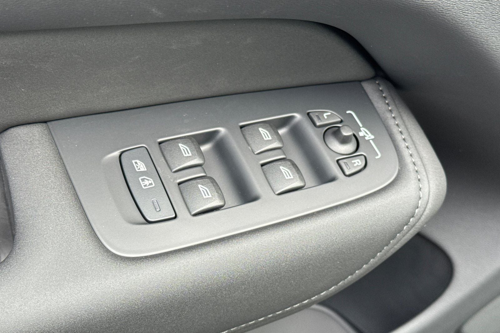2026 Volvo XC60 Plug-In Hybrid T8 Plus