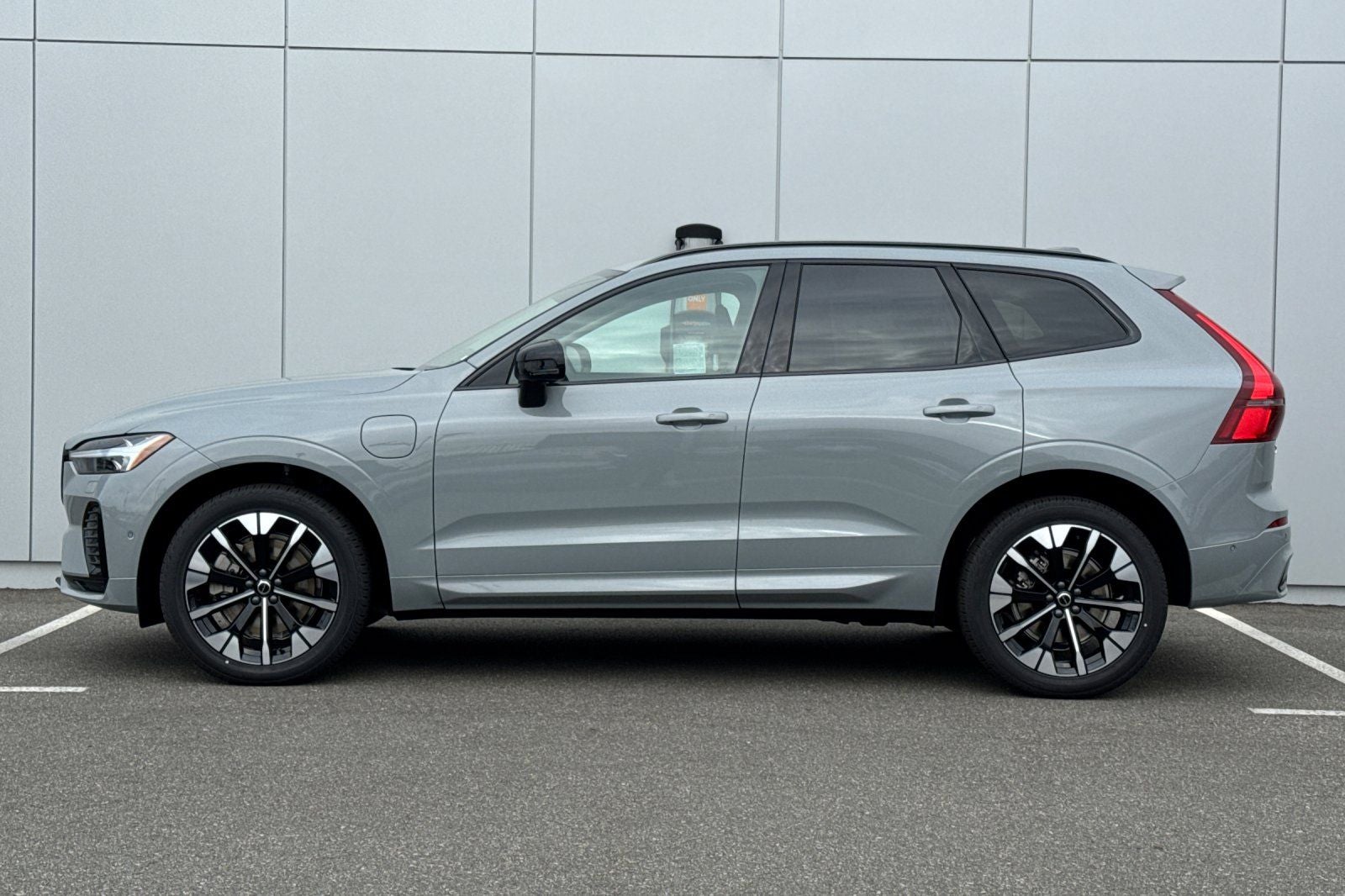 2026 Volvo XC60 Plug-In Hybrid T8 Plus