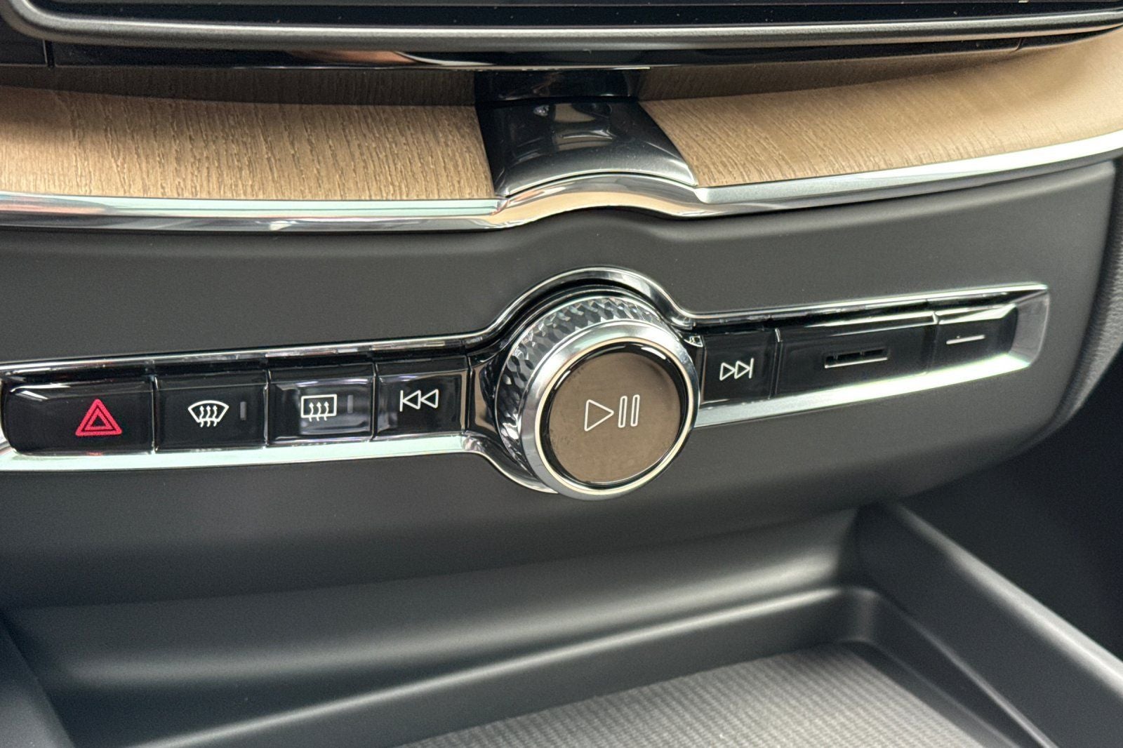 2026 Volvo XC60 Plug-In Hybrid T8 Plus