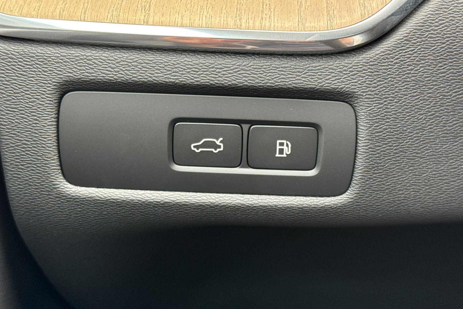 2026 Volvo XC60 Plug-In Hybrid T8 Plus