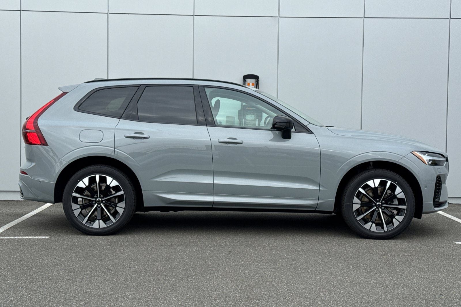 2026 Volvo XC60 Plug-In Hybrid T8 Plus