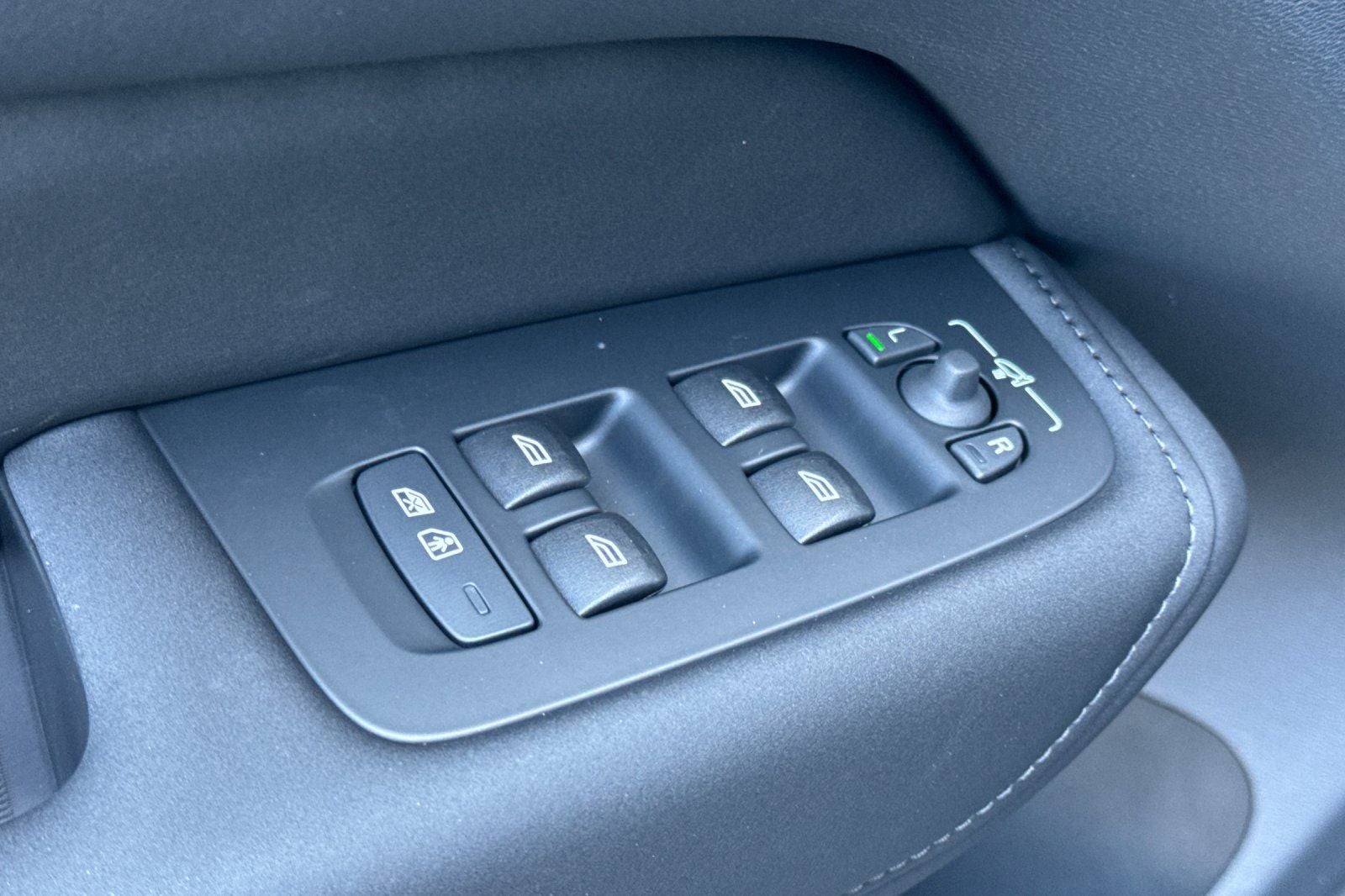 2026 Volvo XC60 Plug-In Hybrid T8 Plus