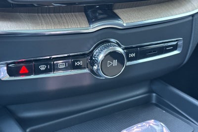 2026 Volvo XC60 Plug-In Hybrid T8 Plus