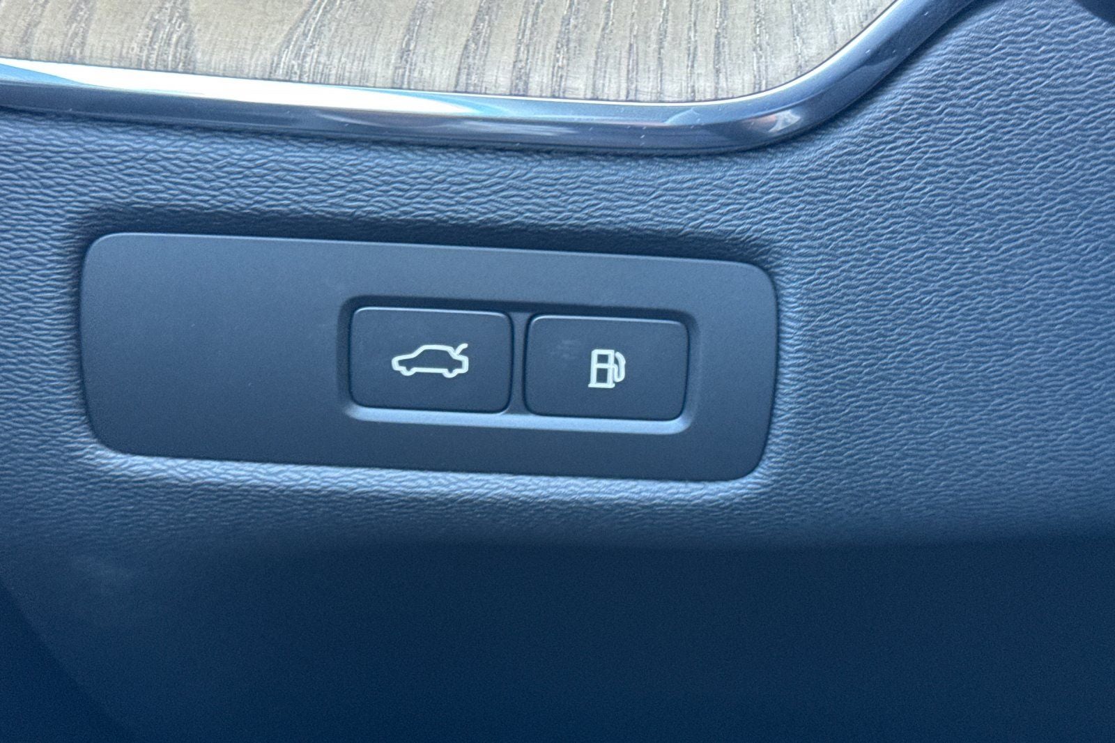 2026 Volvo XC60 Plug-In Hybrid T8 Plus