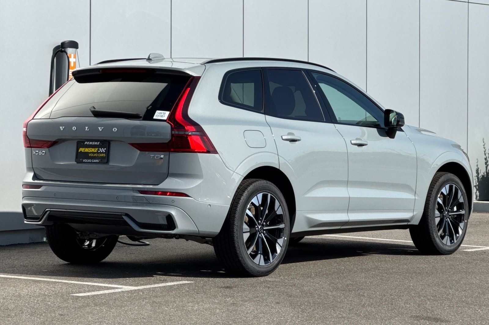 2026 Volvo XC60 Plug-In Hybrid T8 Plus