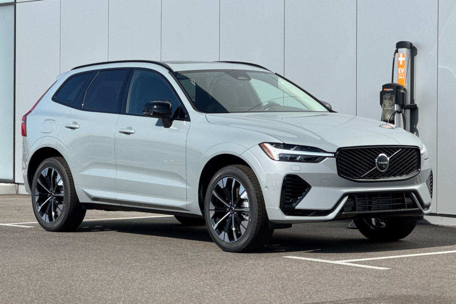 2026 Volvo XC60 Plug-In Hybrid T8 Plus
