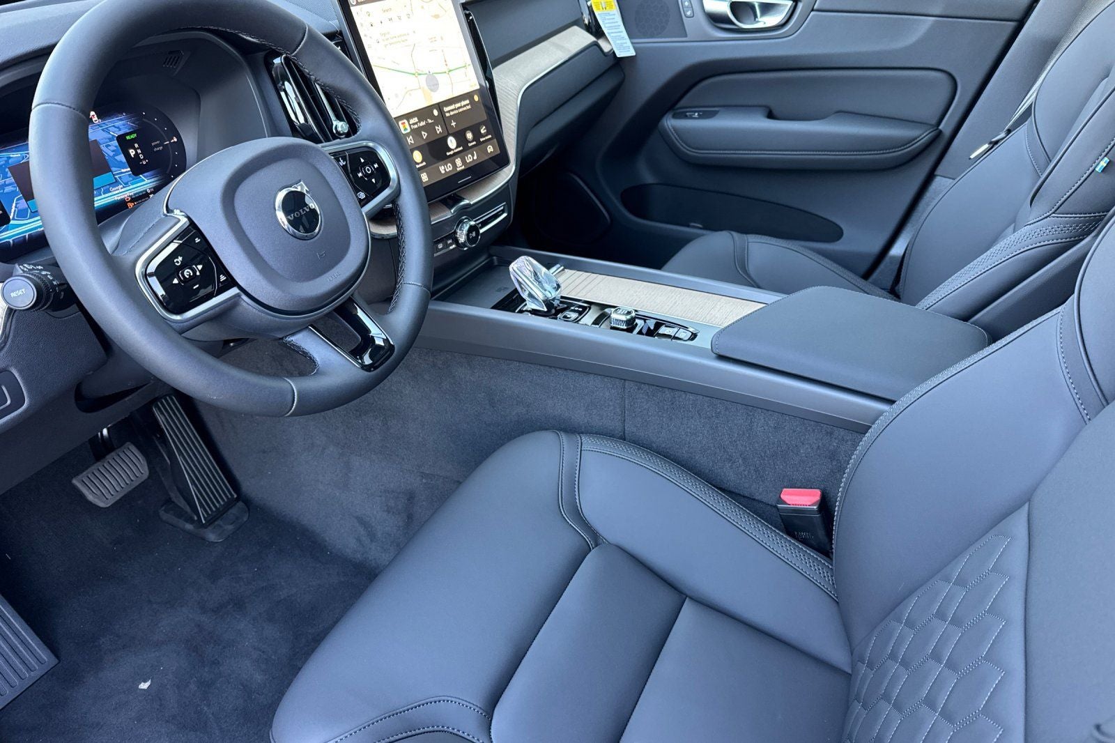 2026 Volvo XC60 Plug-In Hybrid T8 Plus