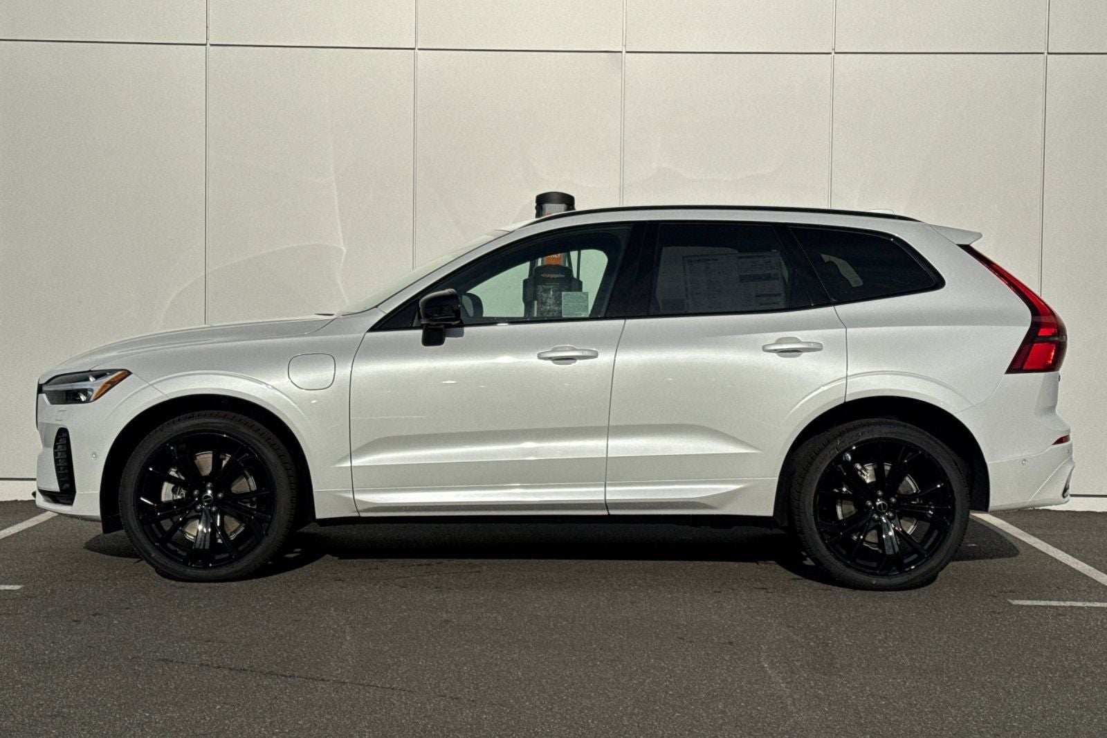 2026 Volvo XC60 Plug-In Hybrid T8 Ultra Black Edition