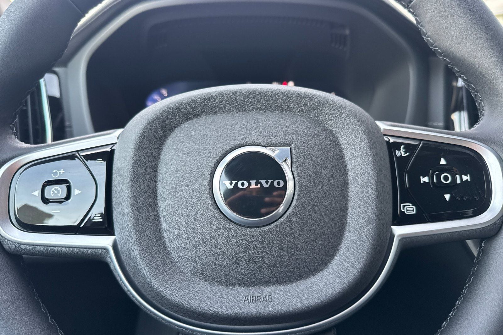 2026 Volvo XC60 Plug-In Hybrid T8 Ultra Black Edition