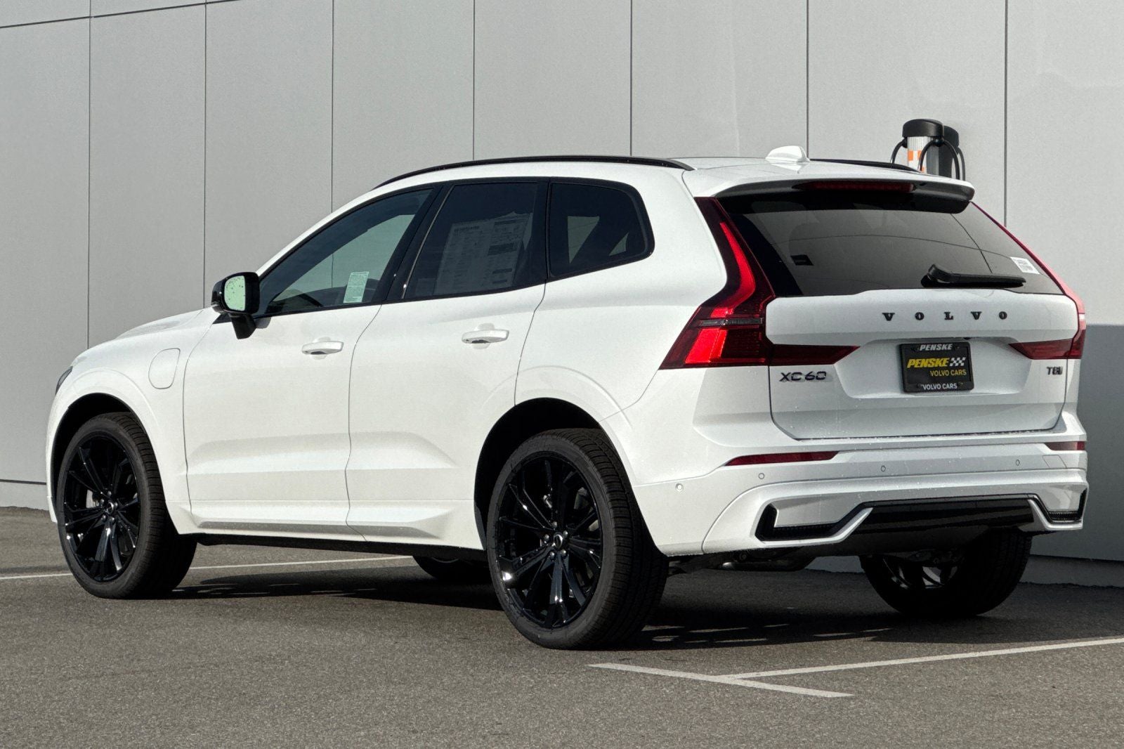 2026 Volvo XC60 Plug-In Hybrid T8 Ultra Black Edition