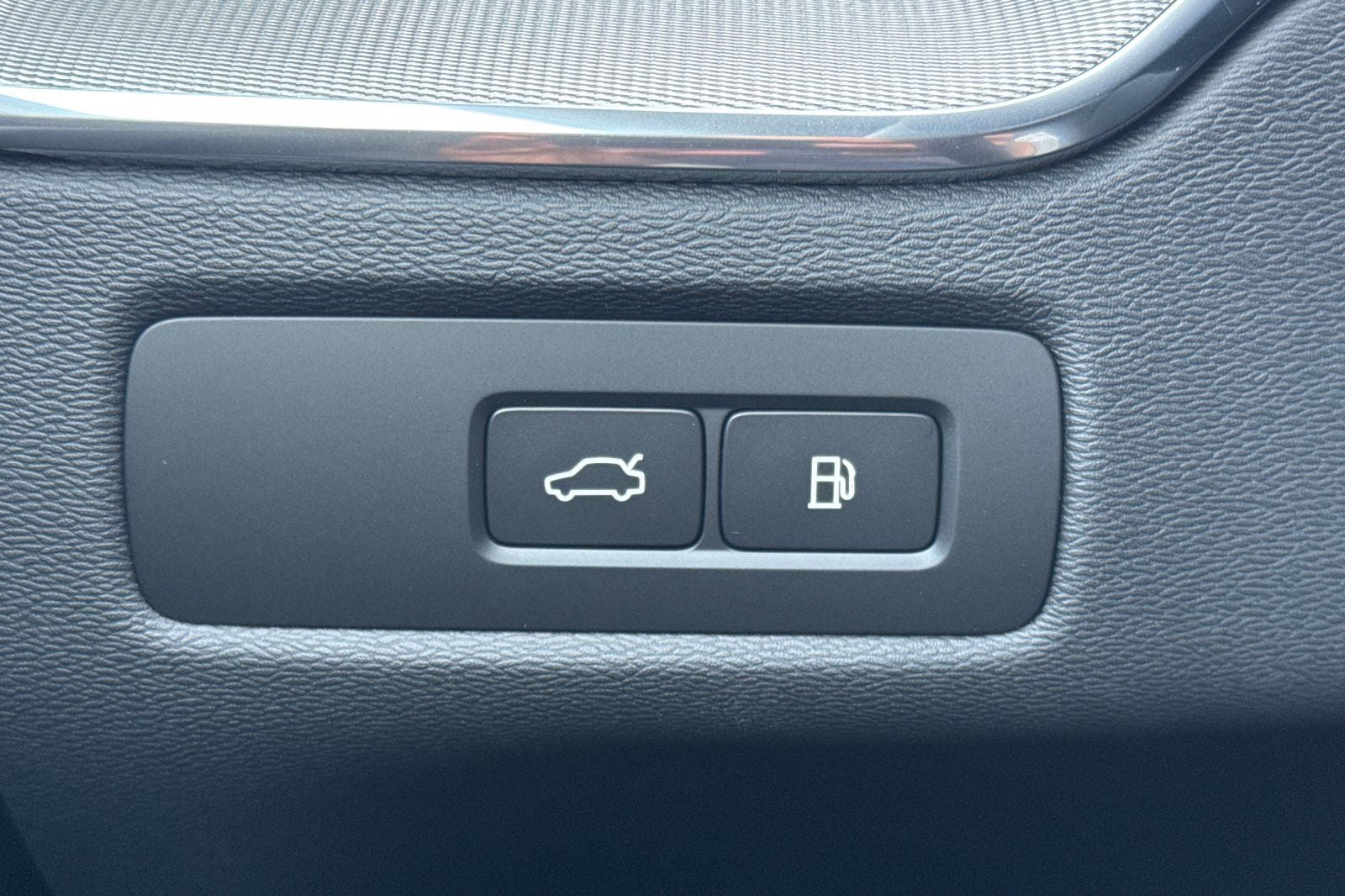 2026 Volvo XC60 Plug-In Hybrid T8 Ultra Black Edition