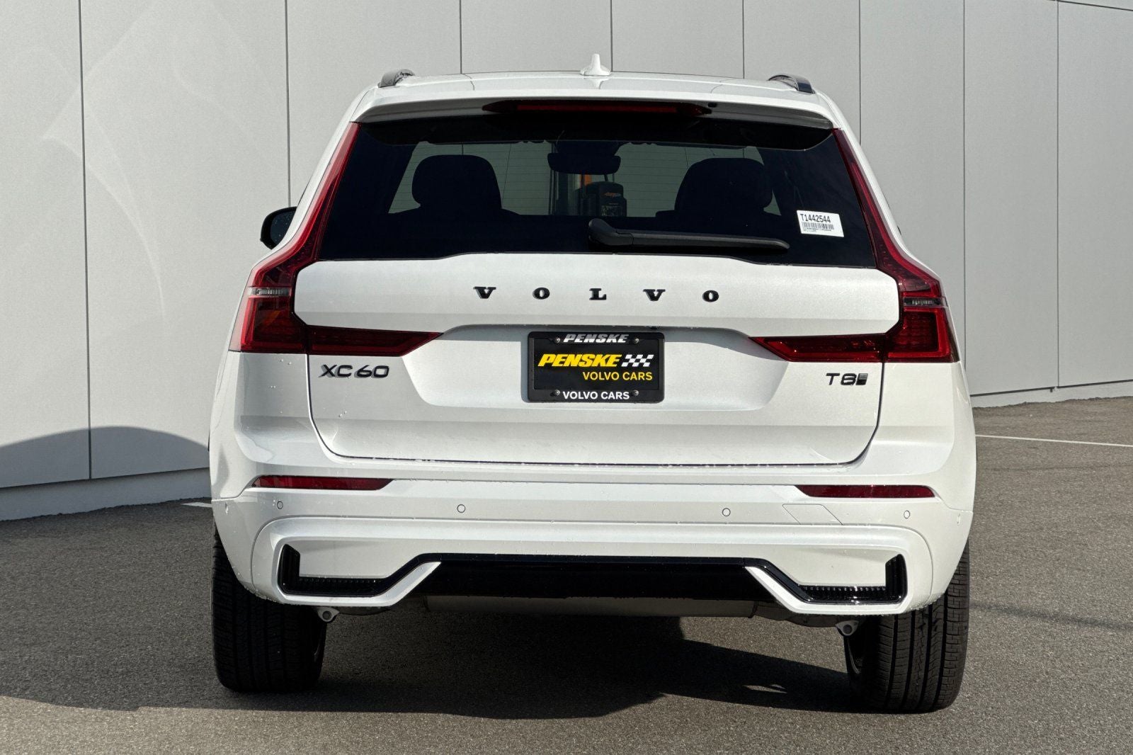 2026 Volvo XC60 Plug-In Hybrid T8 Ultra Black Edition