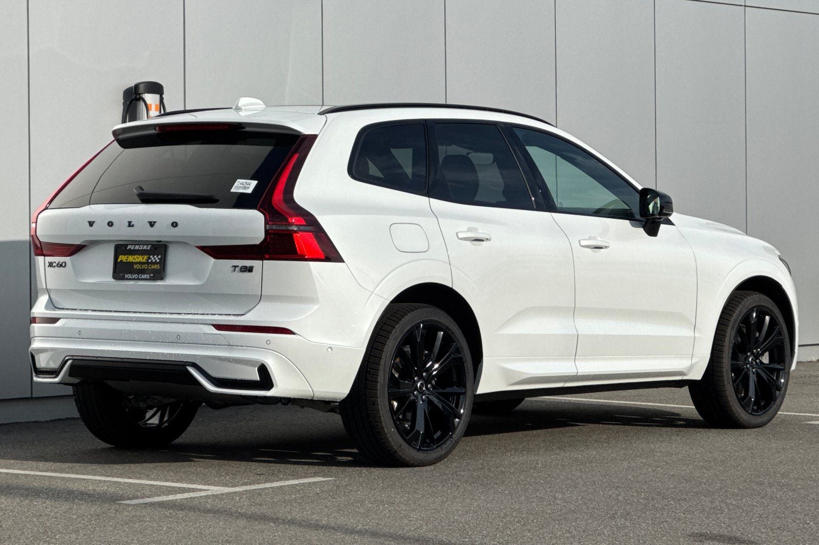 2026 Volvo XC60 Plug-In Hybrid T8 Ultra Black Edition