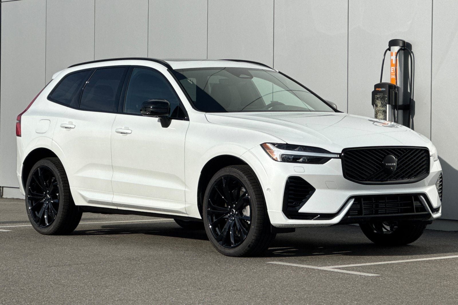 2026 Volvo XC60 Plug-In Hybrid T8 Ultra Black Edition