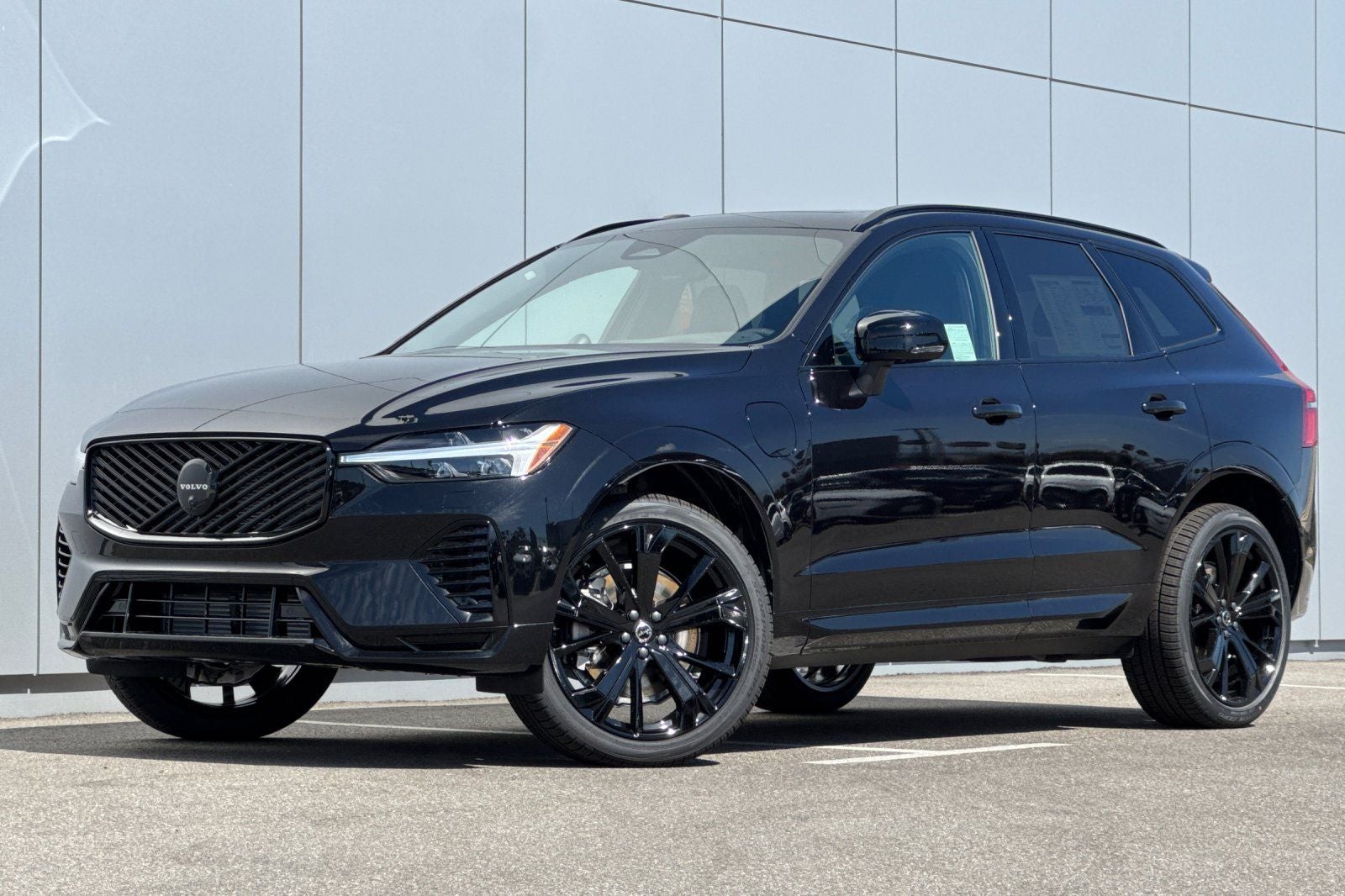 2026 Volvo XC60 Plug-In Hybrid T8 Ultra Black Edition