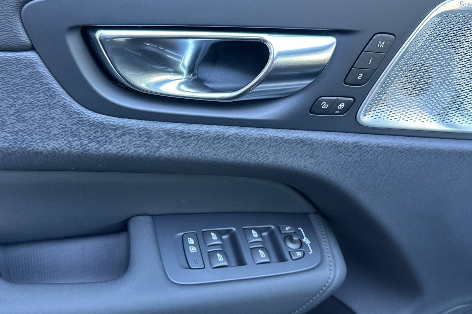 2026 Volvo XC60 Plug-In Hybrid T8 Ultra Black Edition