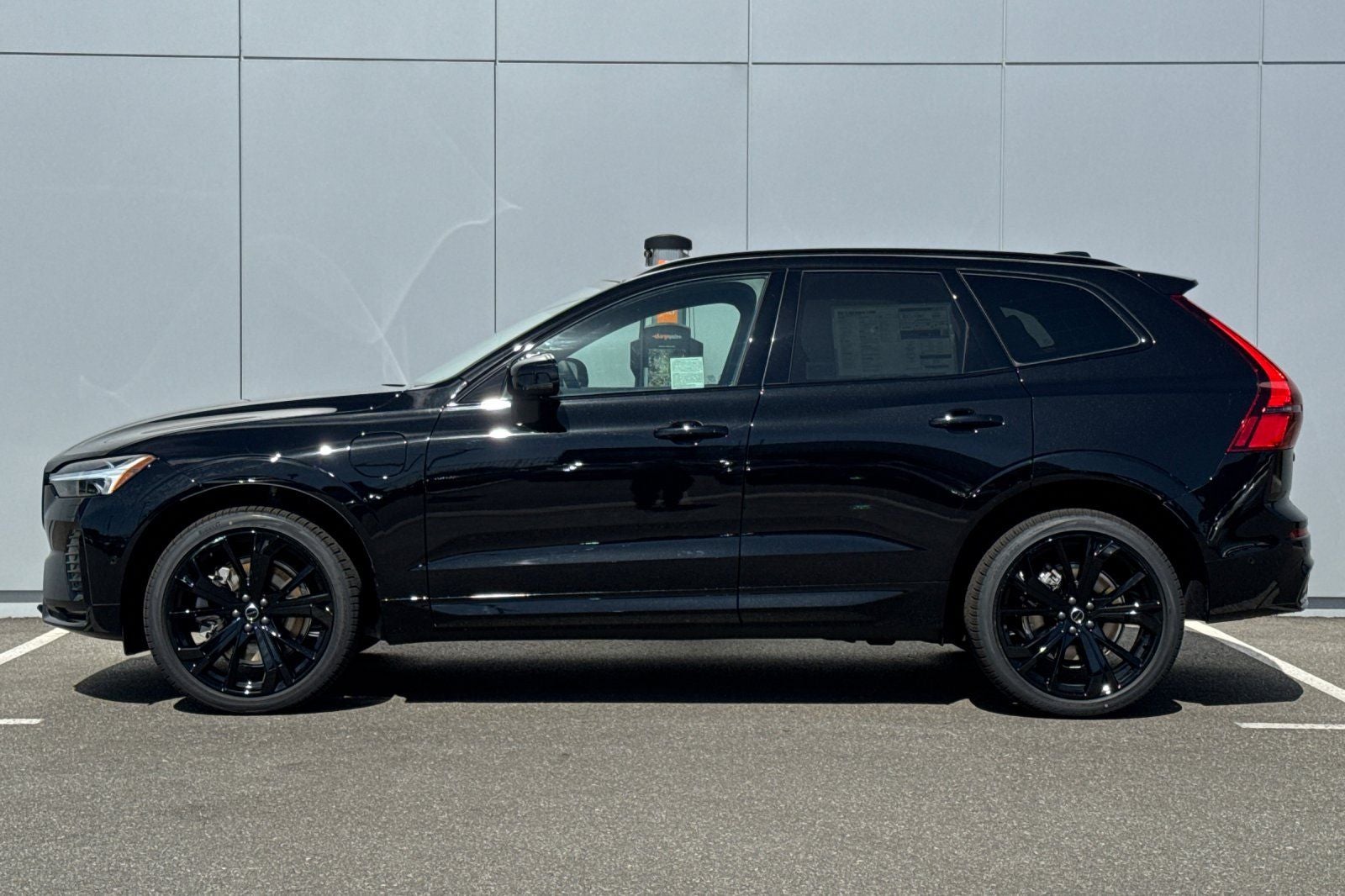 2026 Volvo XC60 Plug-In Hybrid T8 Ultra Black Edition