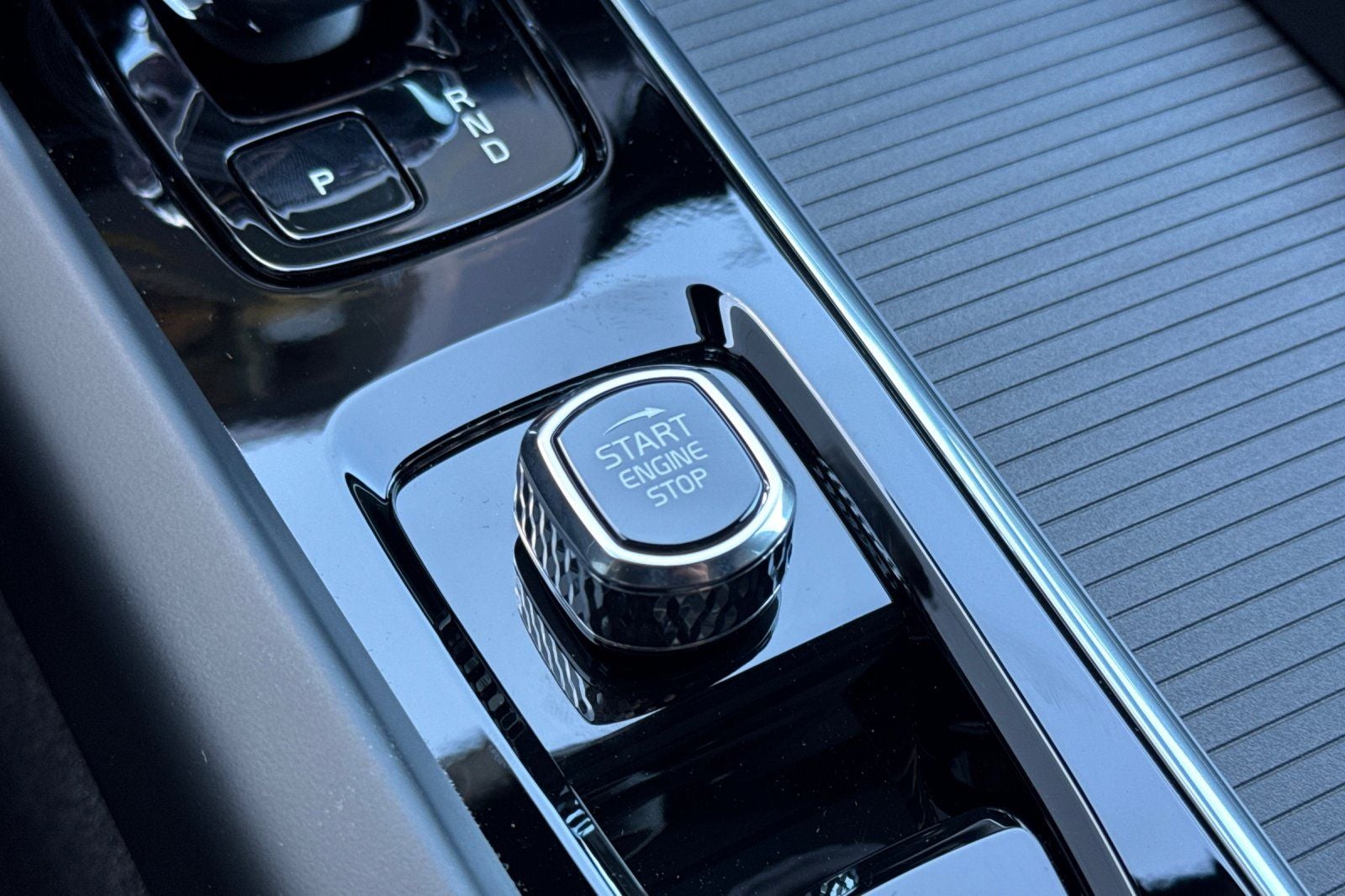2026 Volvo XC60 Plug-In Hybrid T8 Ultra Black Edition