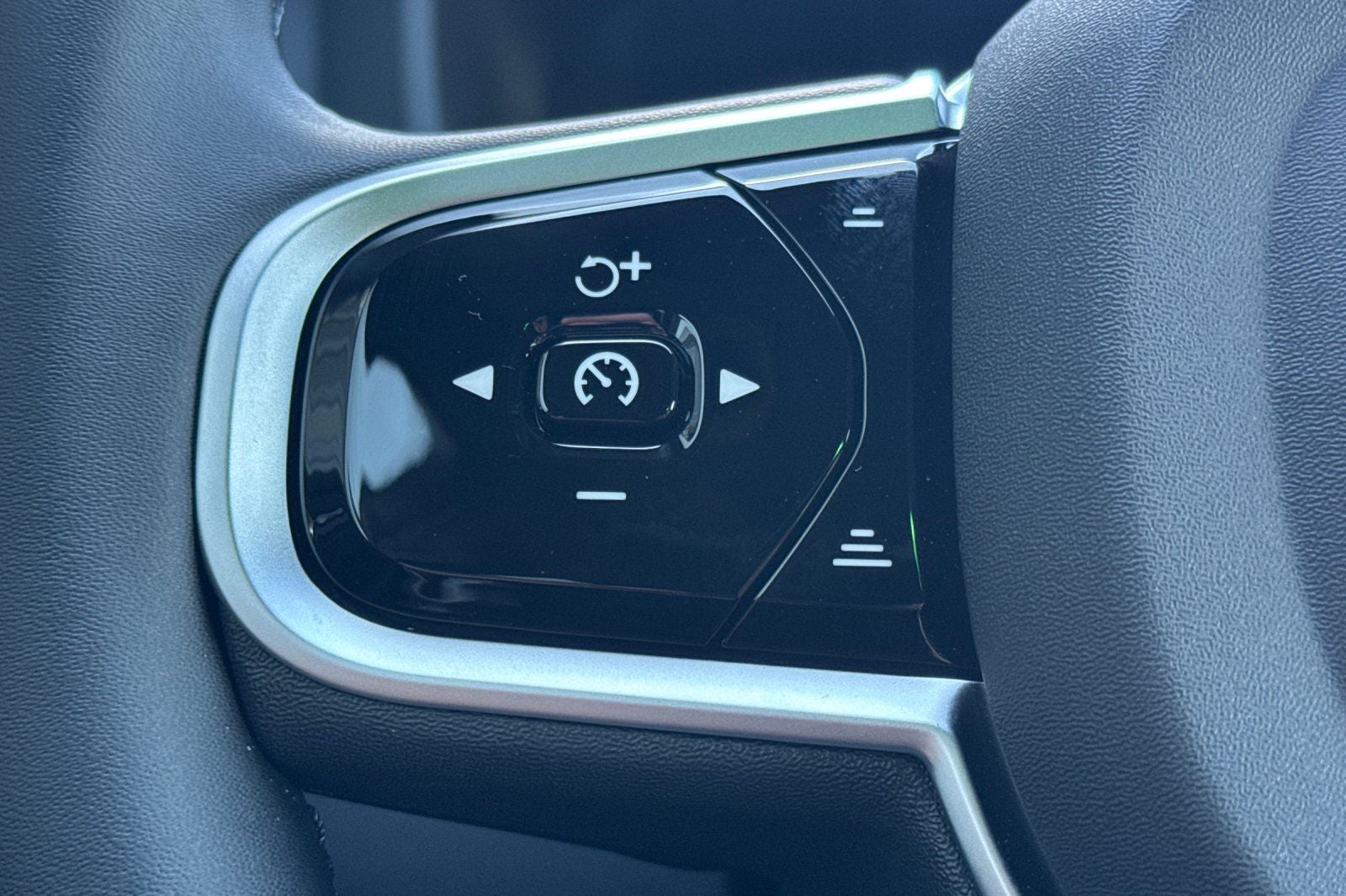 2026 Volvo XC60 Plug-In Hybrid T8 Ultra Black Edition