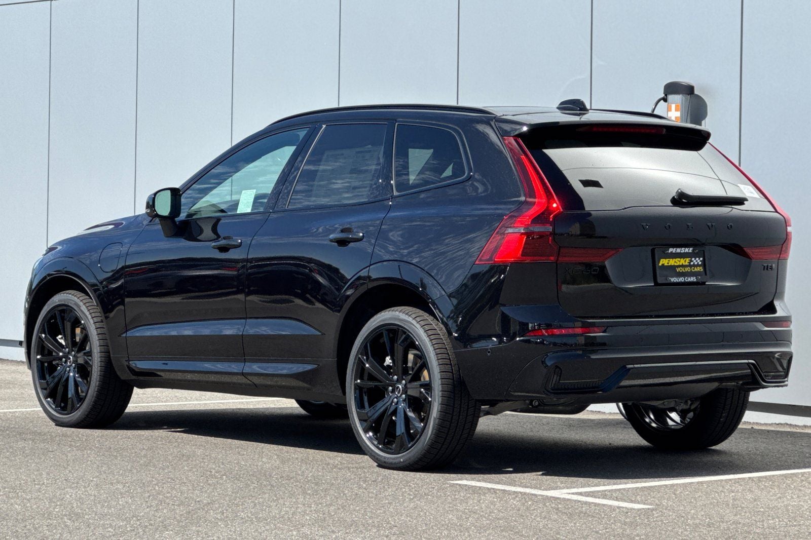 2026 Volvo XC60 Plug-In Hybrid T8 Ultra Black Edition