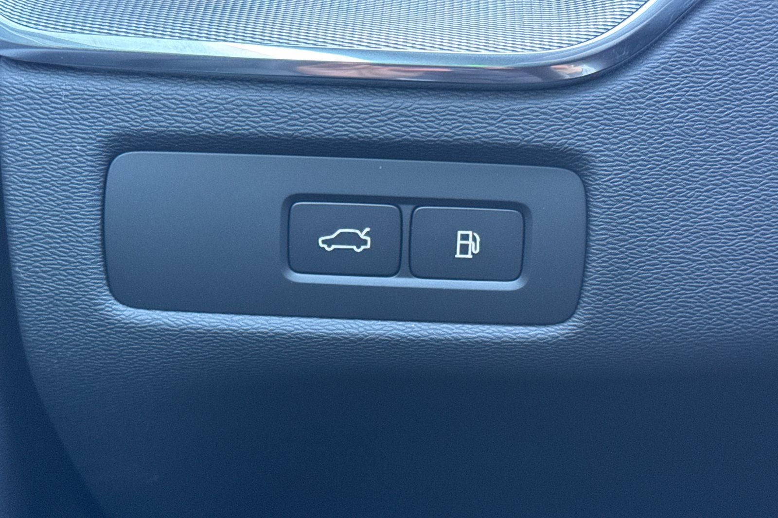 2026 Volvo XC60 Plug-In Hybrid T8 Ultra Black Edition