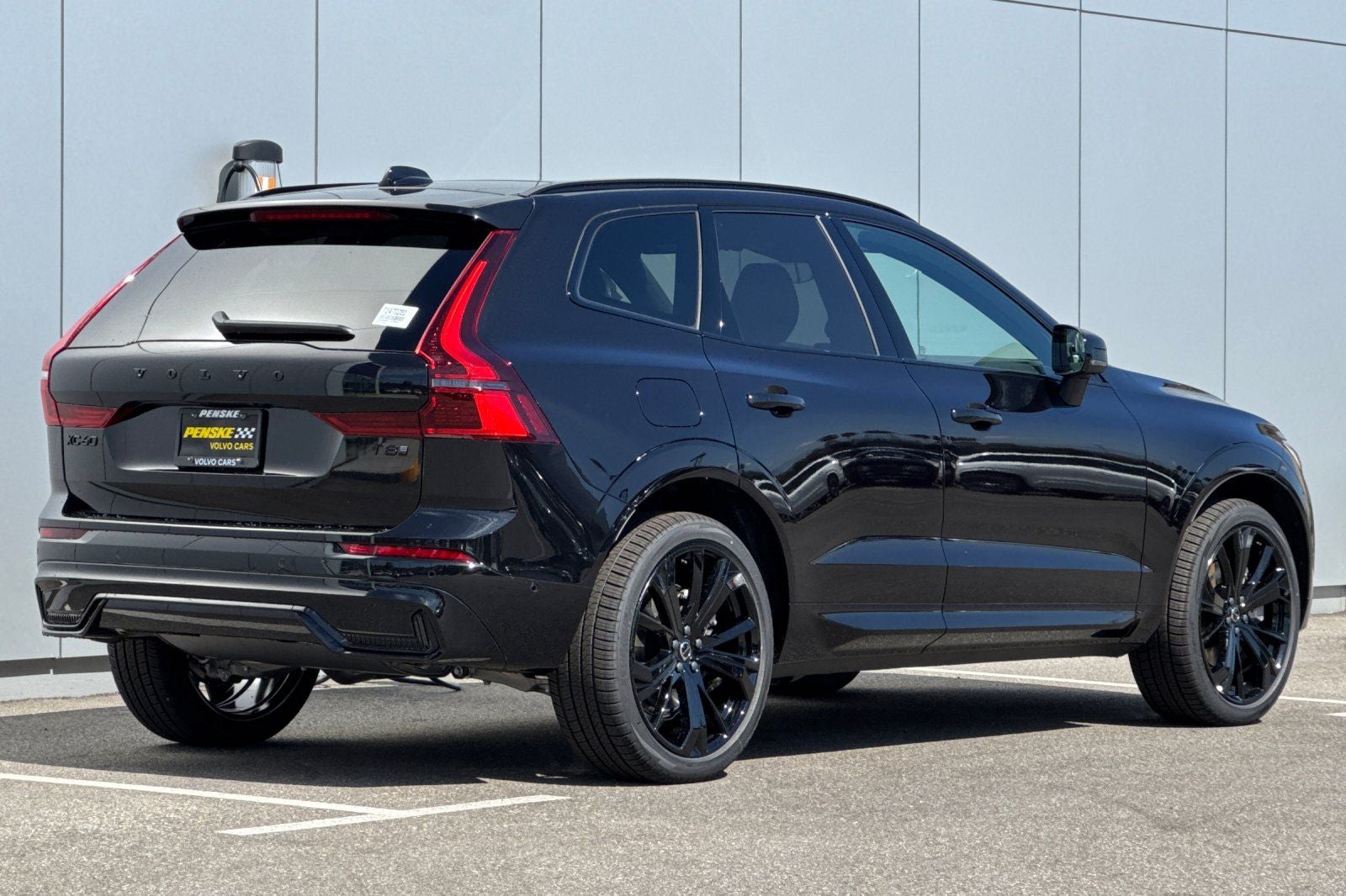 2026 Volvo XC60 Plug-In Hybrid T8 Ultra Black Edition