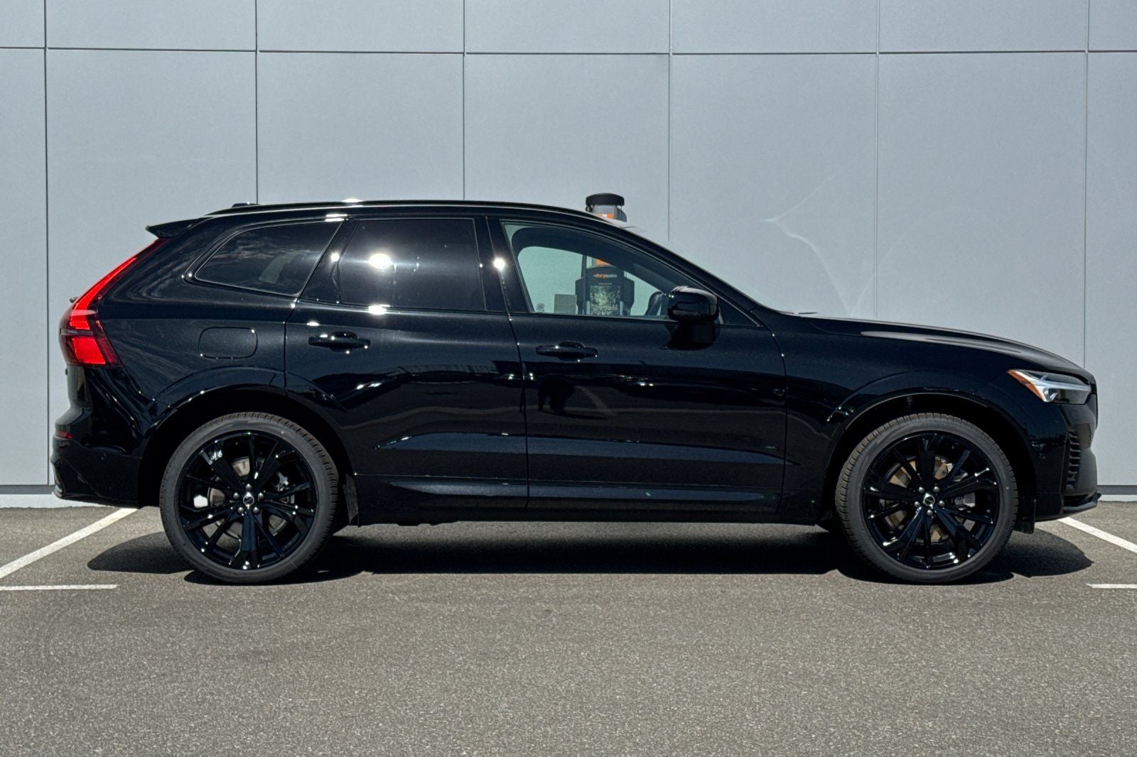 2026 Volvo XC60 Plug-In Hybrid T8 Ultra Black Edition