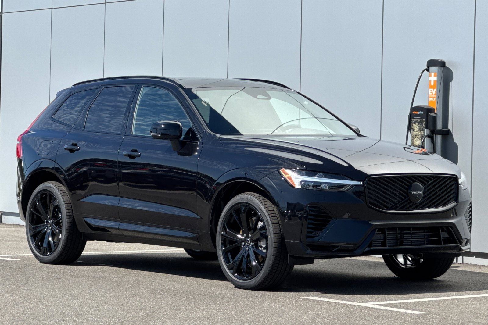 2026 Volvo XC60 Plug-In Hybrid T8 Ultra Black Edition