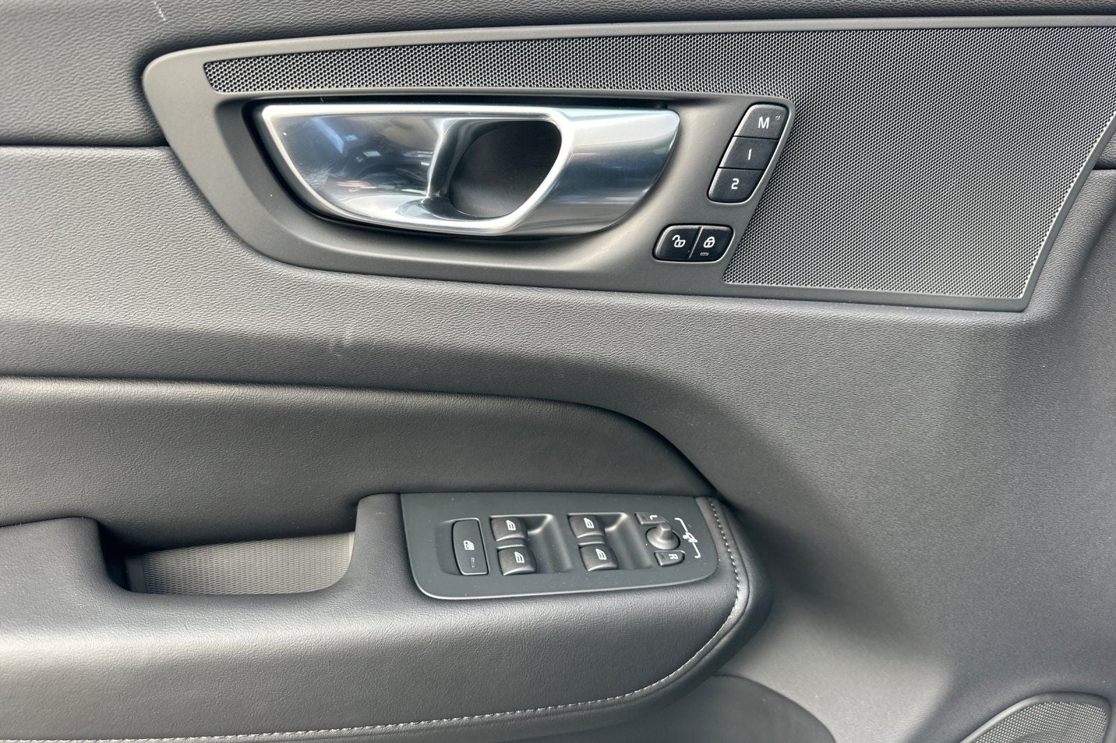 2025 Volvo XC60 Plug-In Hybrid T8 Core