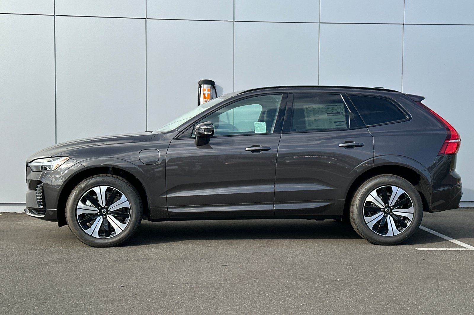 2025 Volvo XC60 Plug-In Hybrid T8 Core