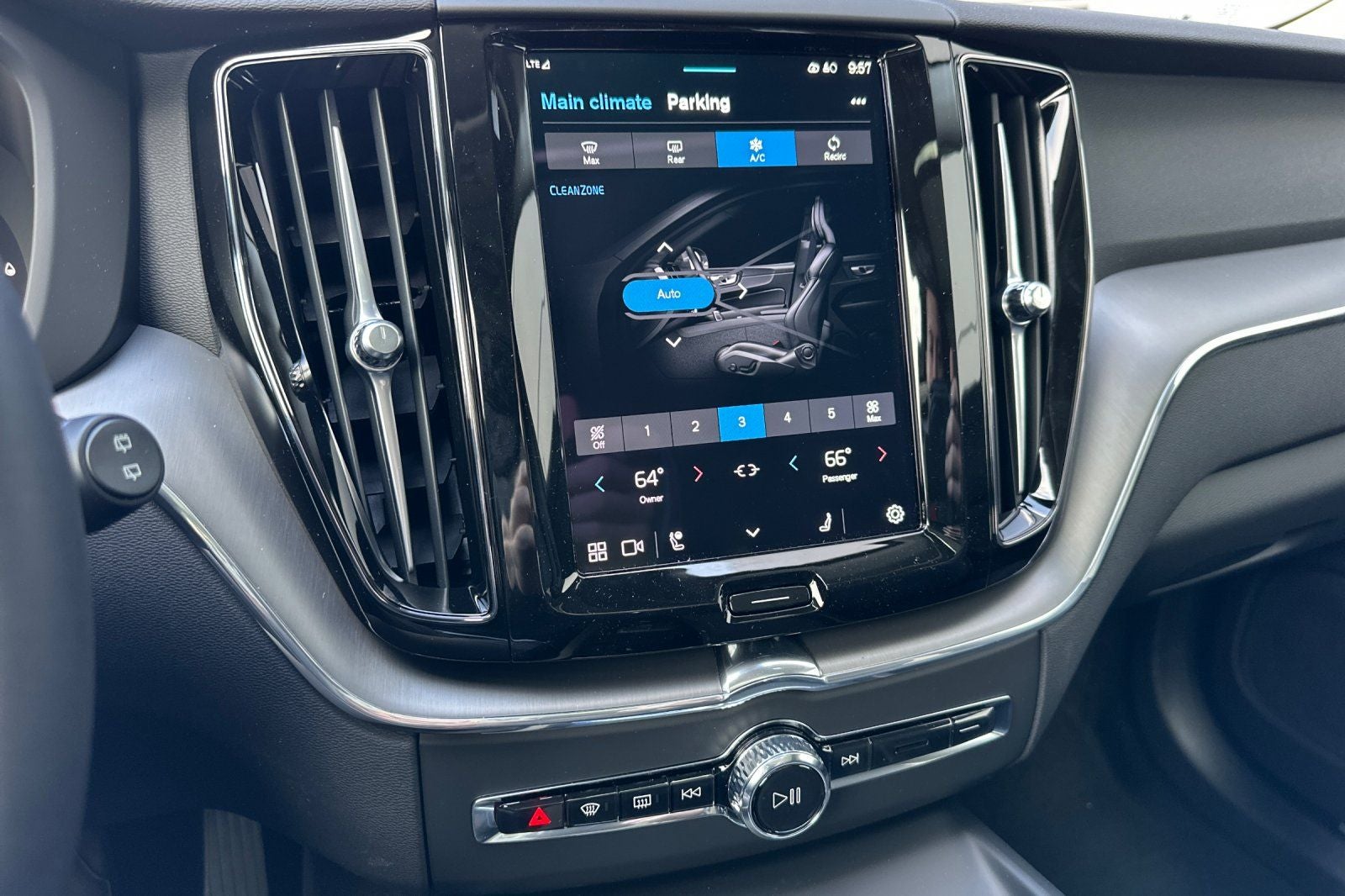 2025 Volvo XC60 Plug-In Hybrid T8 Core