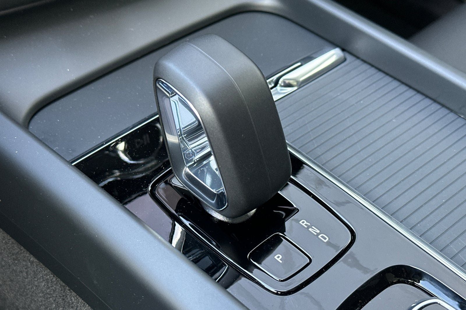 2025 Volvo XC60 Plug-In Hybrid T8 Core