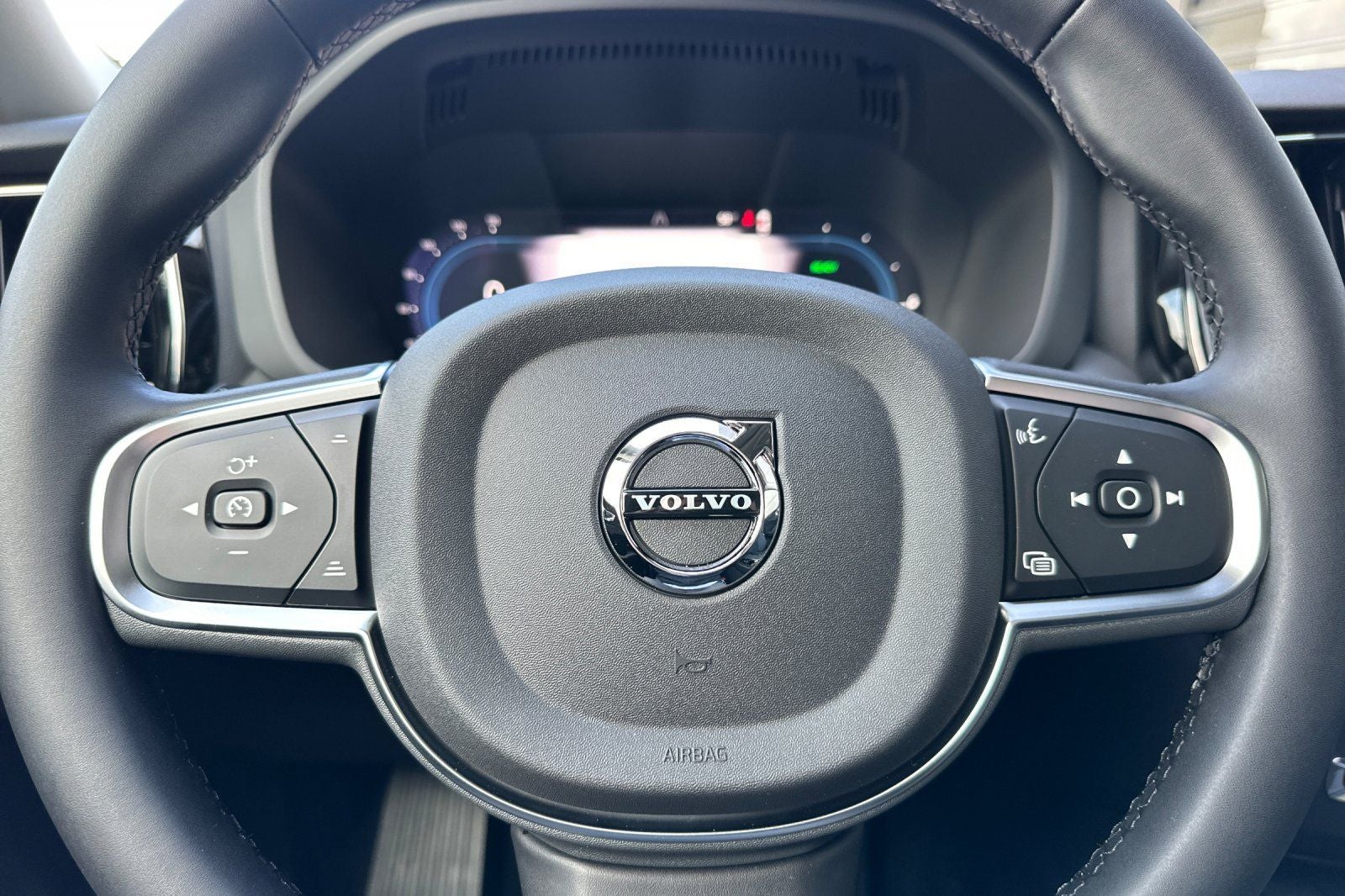 2025 Volvo XC60 Plug-In Hybrid T8 Core