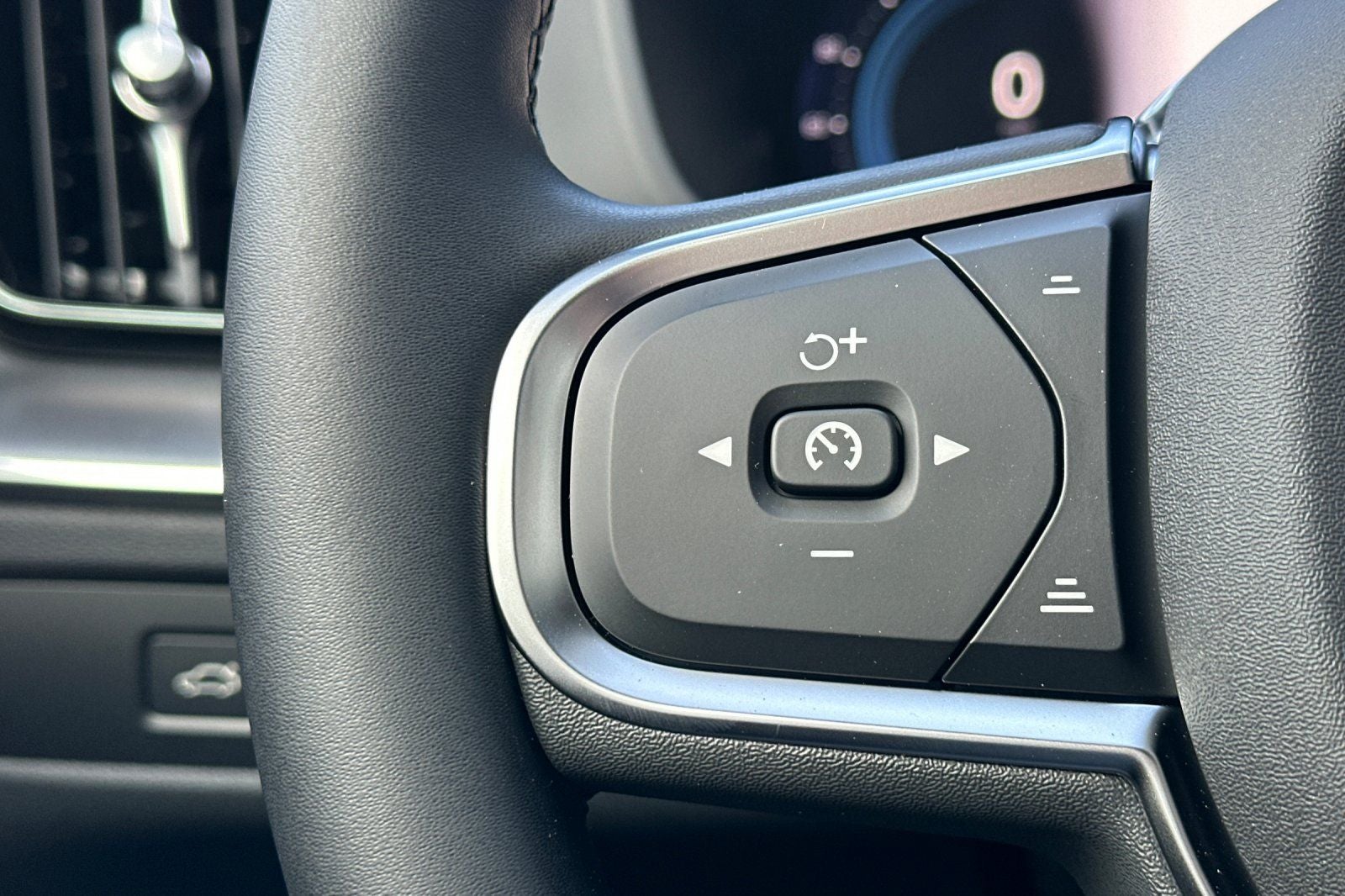 2025 Volvo XC60 Plug-In Hybrid T8 Core