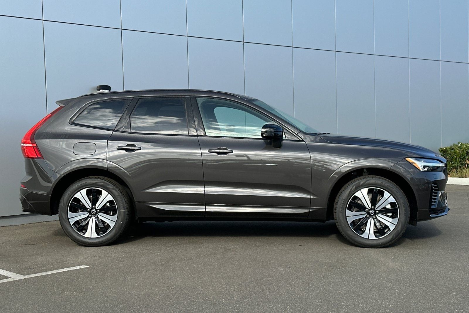 2025 Volvo XC60 Plug-In Hybrid T8 Core