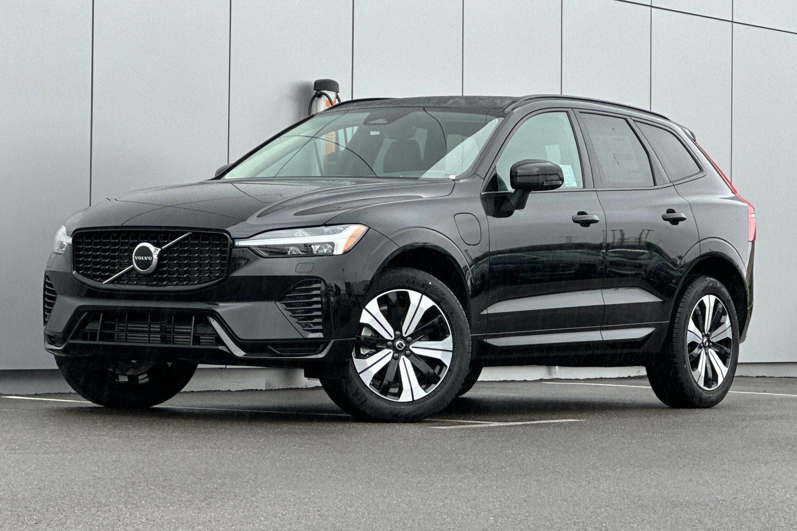2025 Volvo XC60 Plug-In Hybrid T8 Core