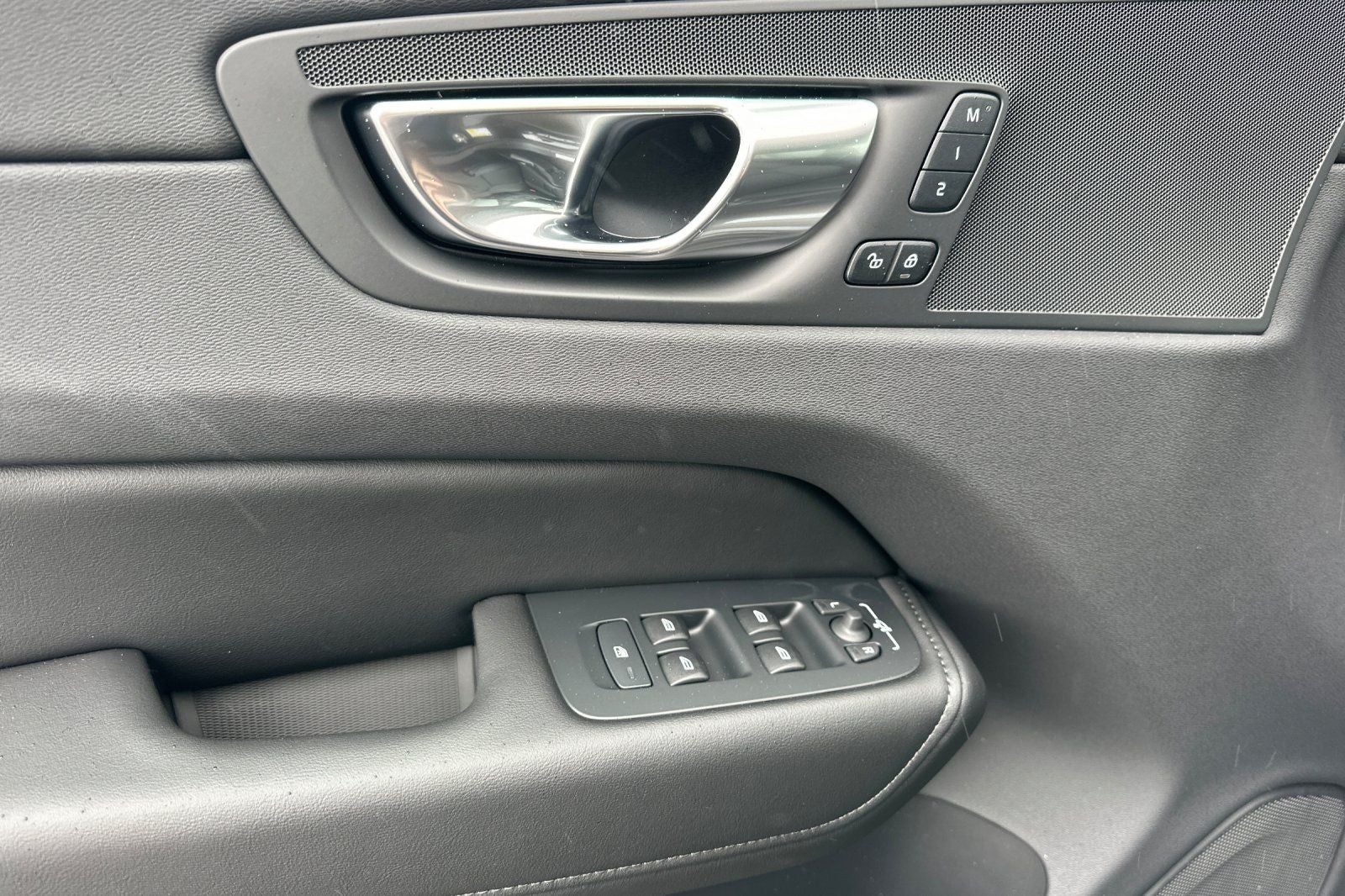 2025 Volvo XC60 Plug-In Hybrid T8 Core