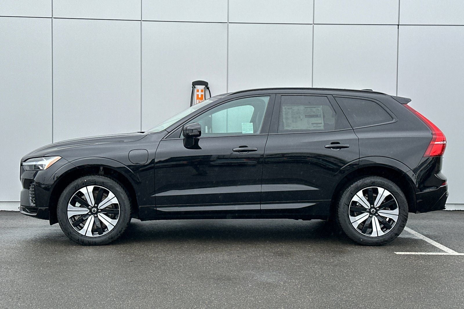 2025 Volvo XC60 Plug-In Hybrid T8 Core