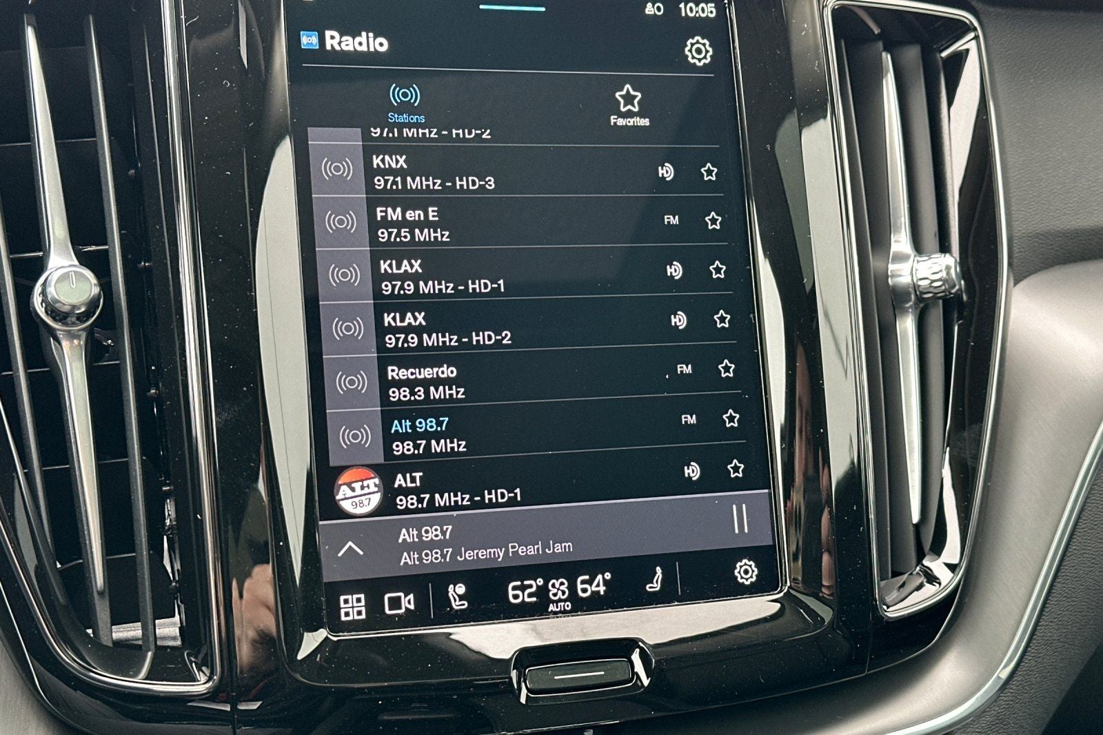 2025 Volvo XC60 Plug-In Hybrid T8 Core