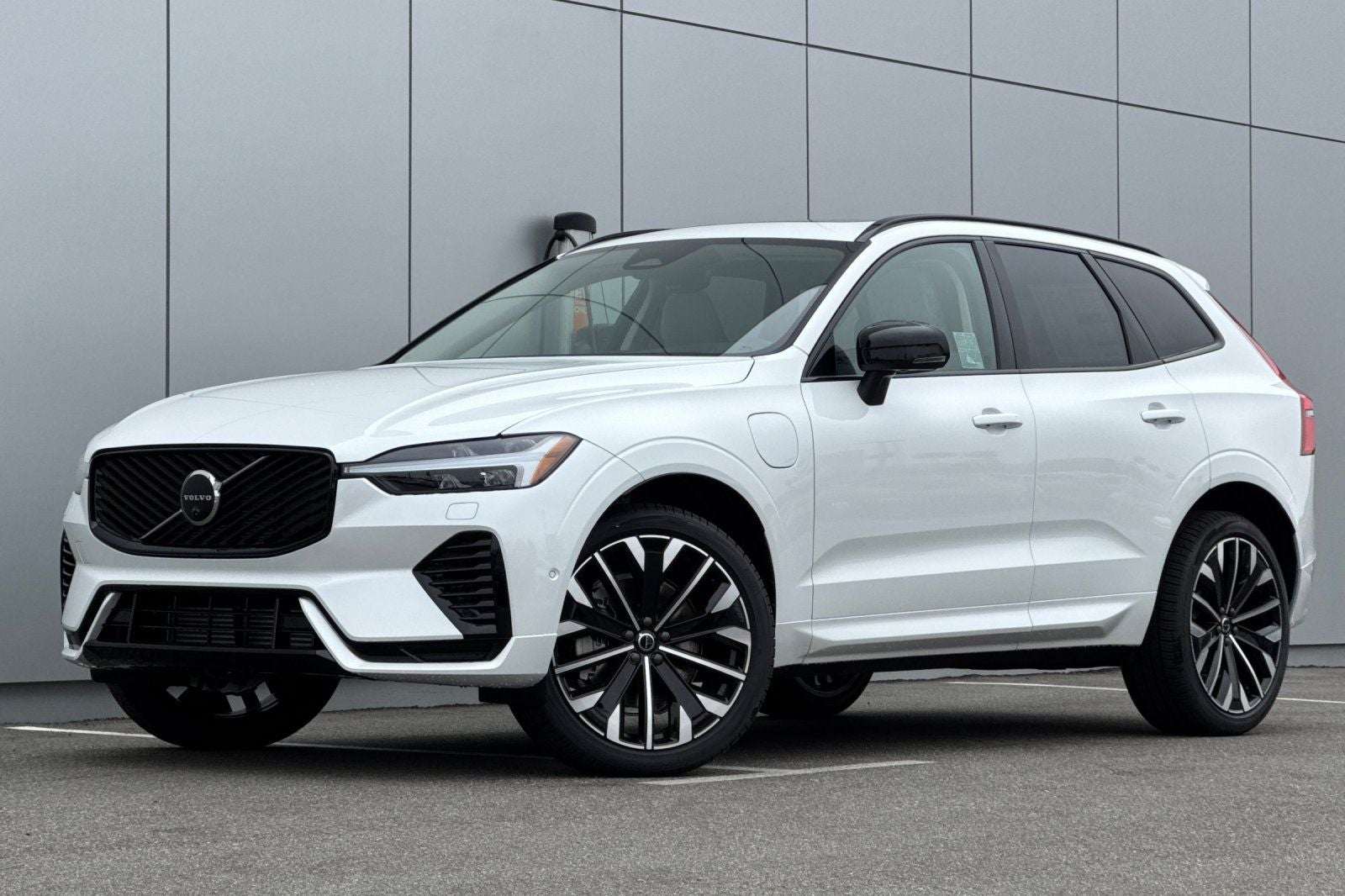 2026 Volvo XC60 Plug-In Hybrid T8 Ultra