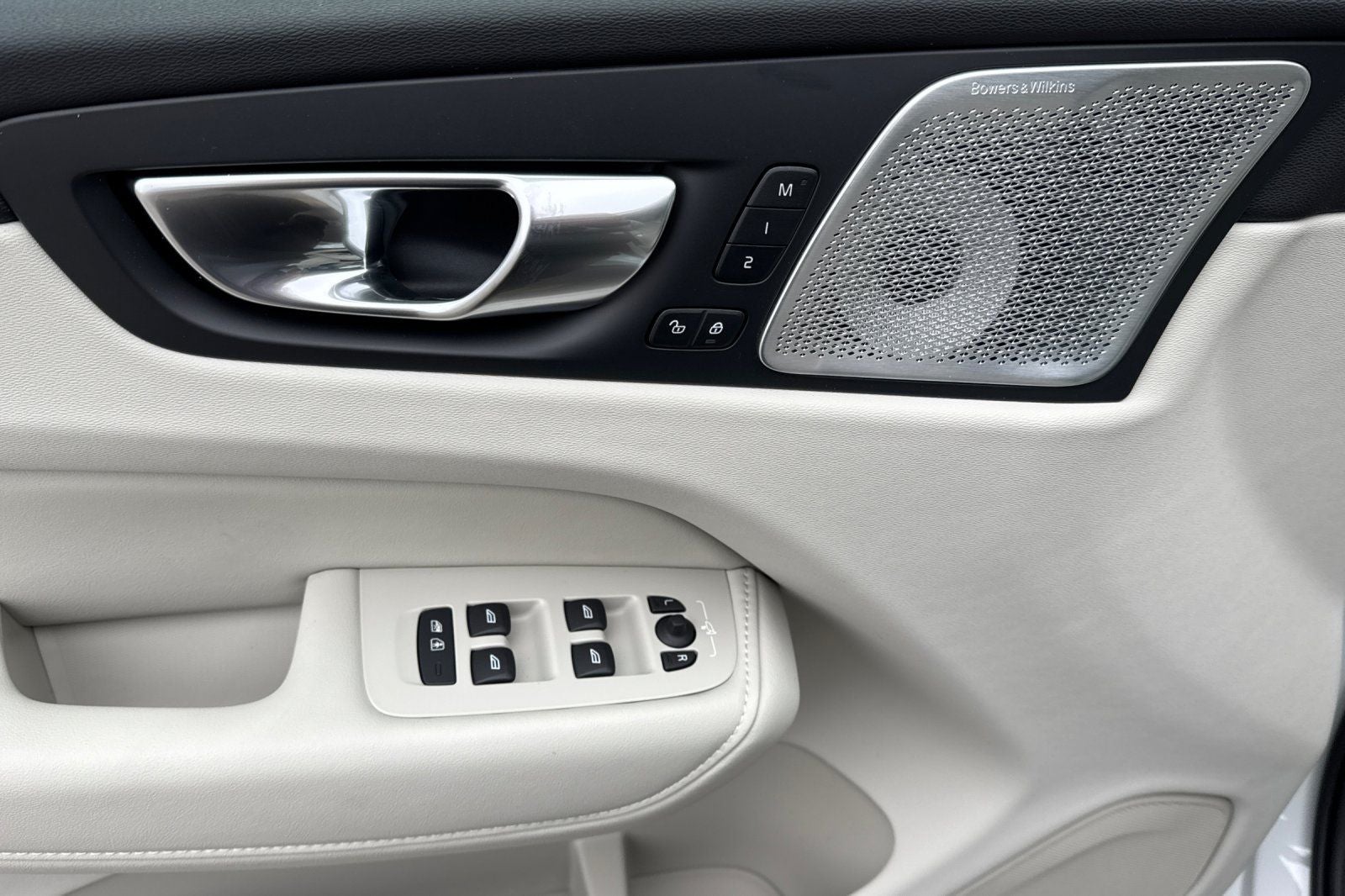 2026 Volvo XC60 Plug-In Hybrid T8 Ultra