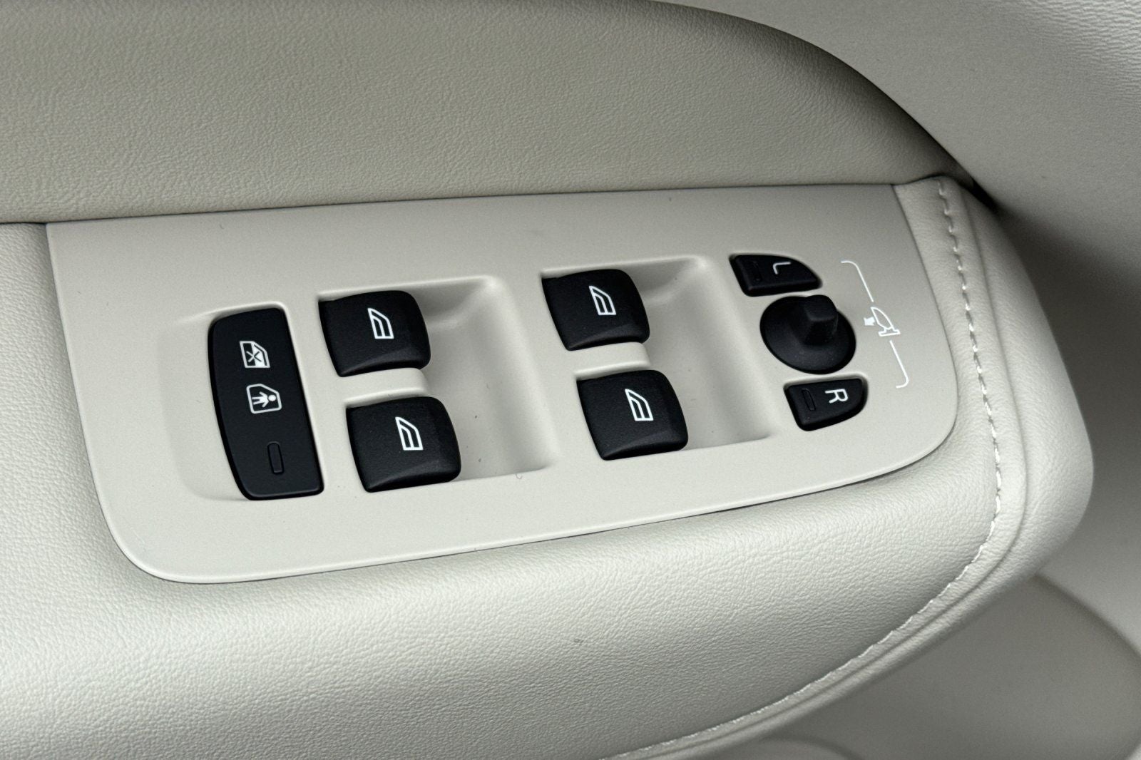 2026 Volvo XC60 Plug-In Hybrid T8 Ultra