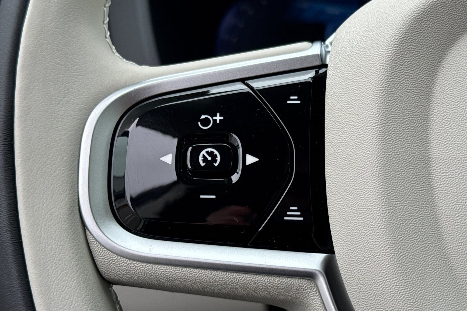 2026 Volvo XC60 Plug-In Hybrid T8 Ultra