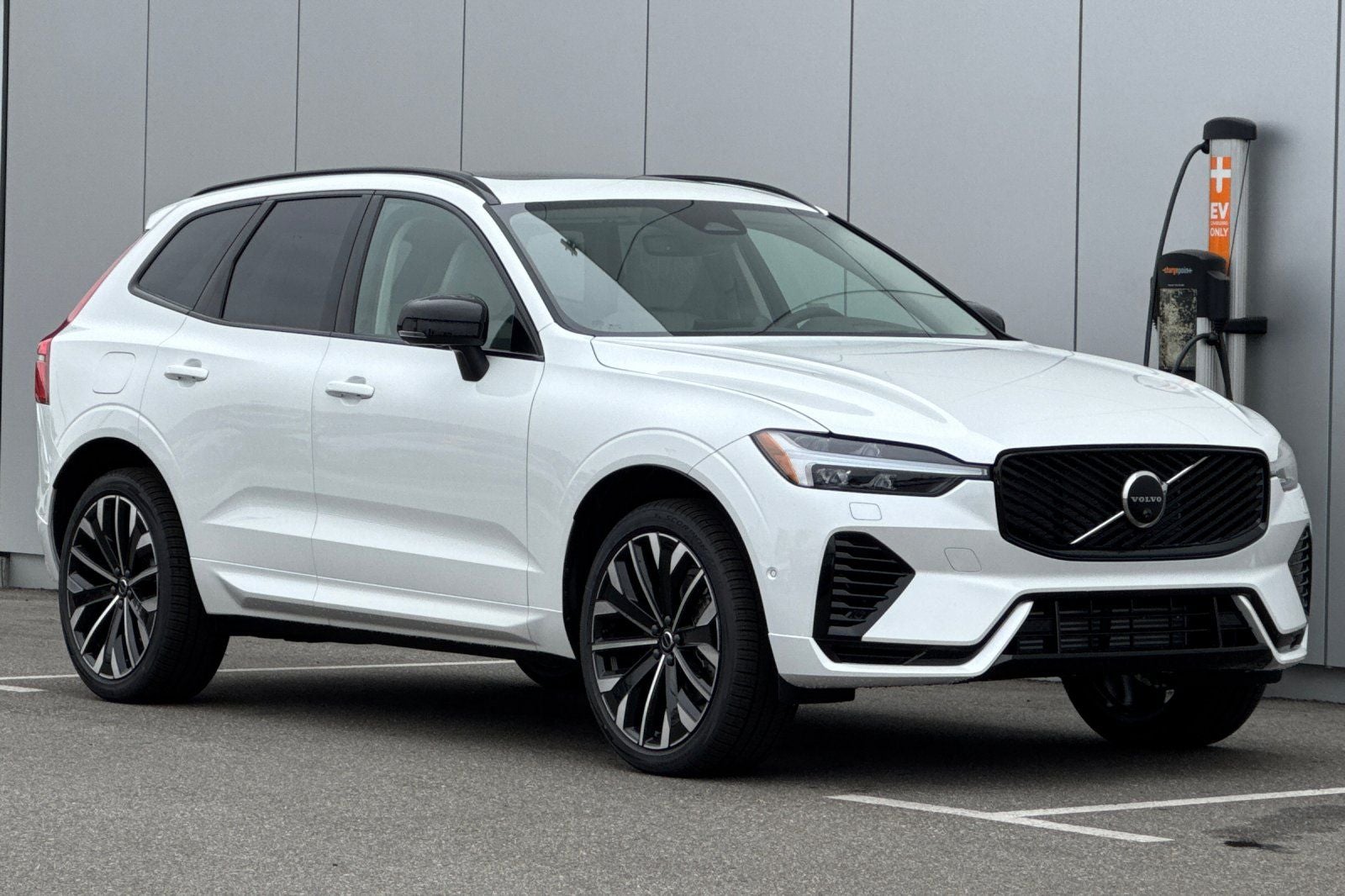 2026 Volvo XC60 Plug-In Hybrid T8 Ultra