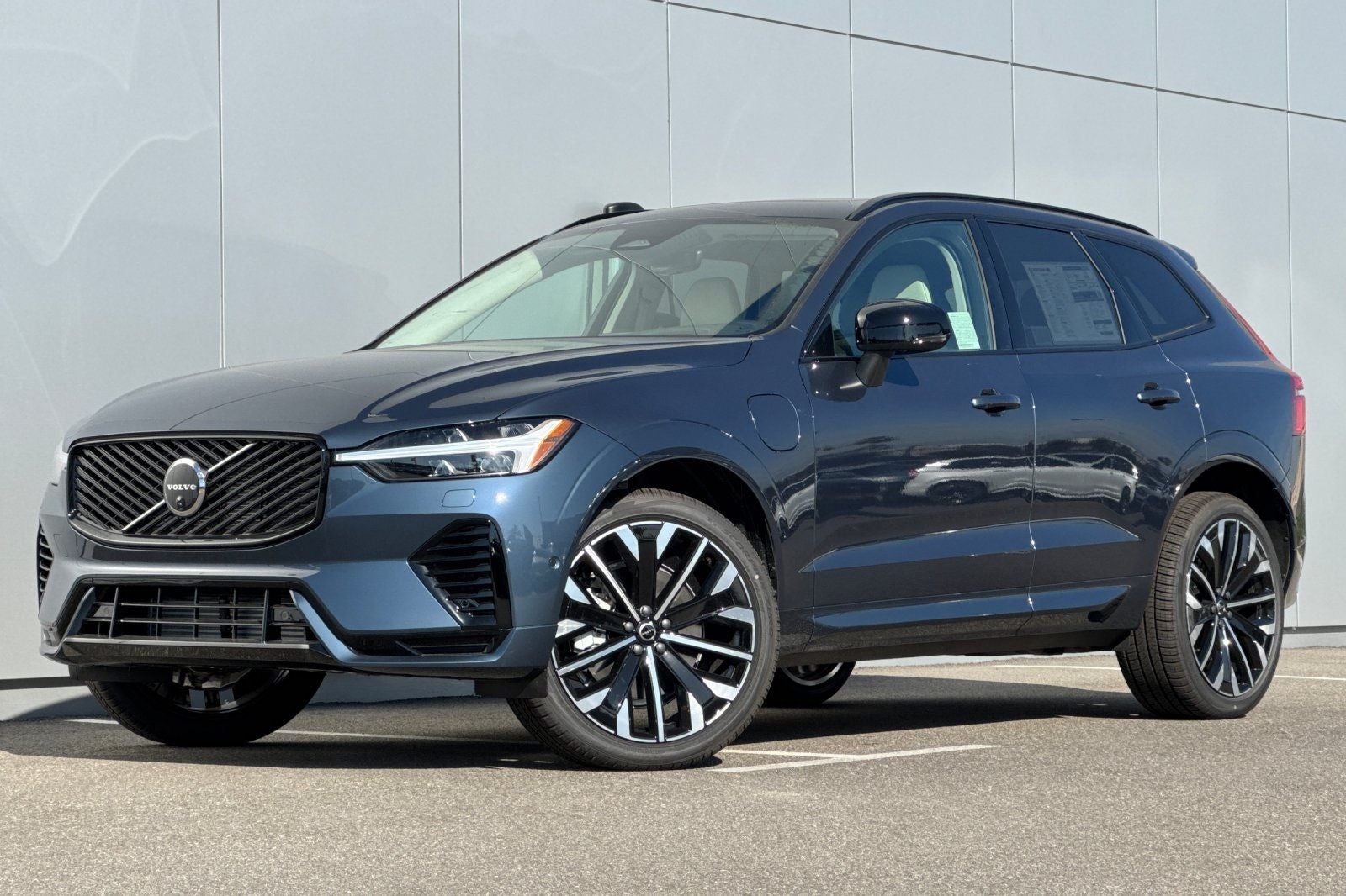 2026 Volvo XC60 Plug-In Hybrid T8 Ultra