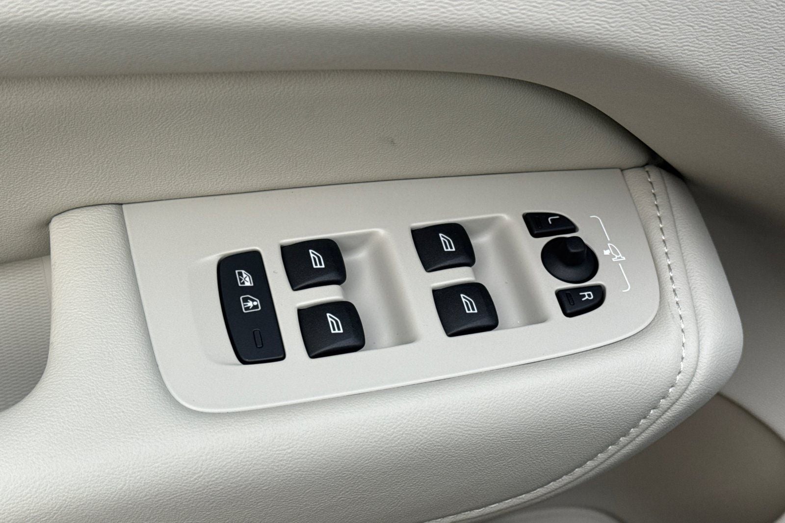 2026 Volvo XC60 Plug-In Hybrid T8 Ultra