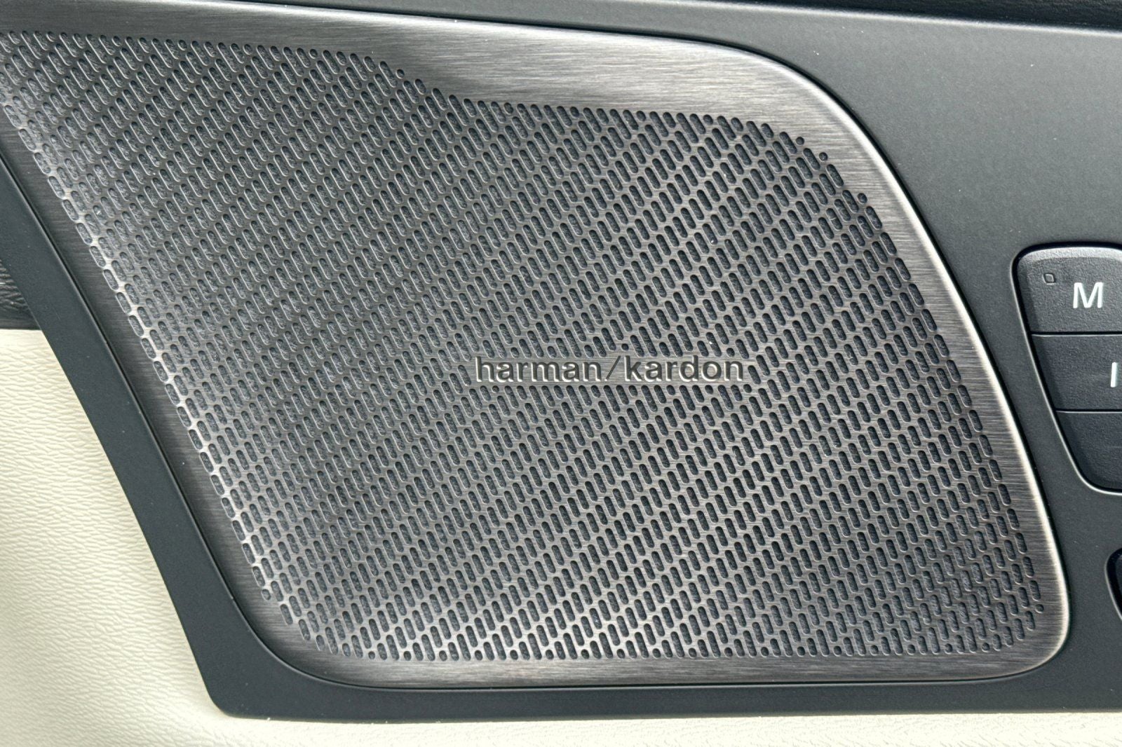 2026 Volvo XC60 Plug-In Hybrid T8 Ultra