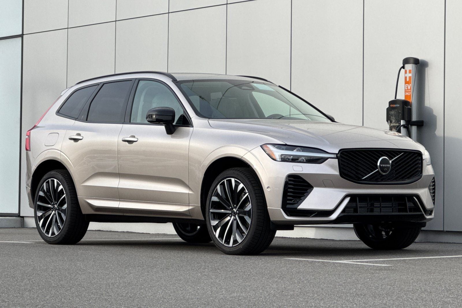 2026 Volvo XC60 Plug-In Hybrid T8 Ultra