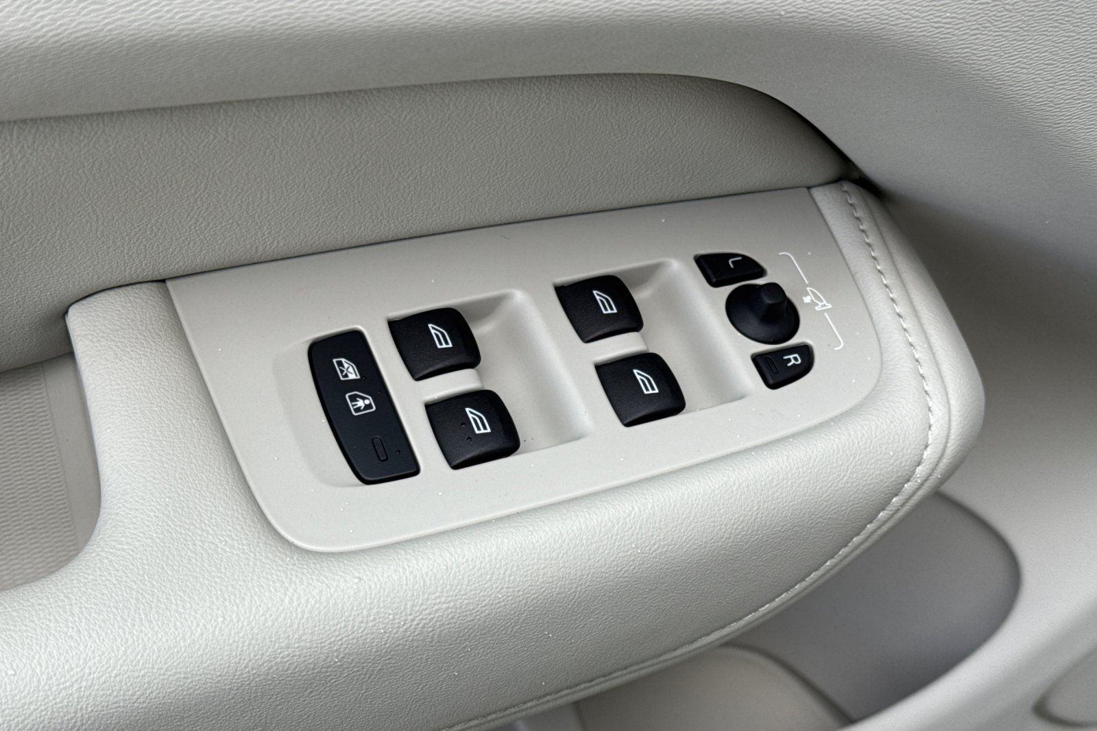 2026 Volvo XC60 Plug-In Hybrid T8 Ultra